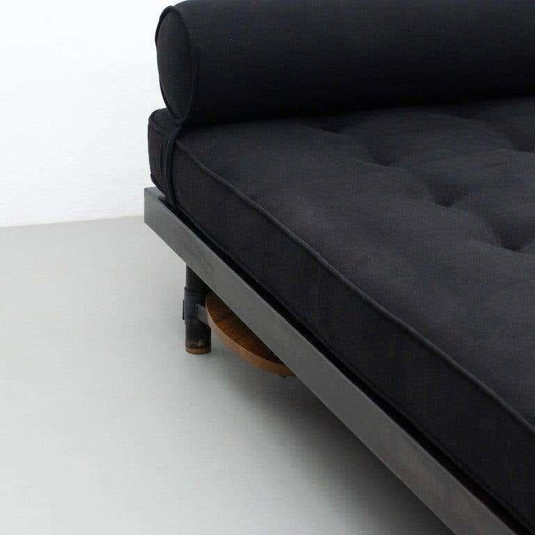 Seltene S.C.A.L. Doppeltes Daybed von Jean Prouvé, um 1950 im Zustand „Gut“ im Angebot in Barcelona, Barcelona