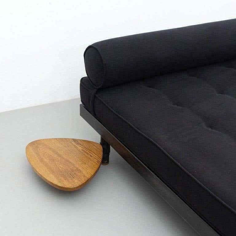 Seltene S.C.A.L. Doppeltes Daybed von Jean Prouvé, um 1950 (Metall) im Angebot