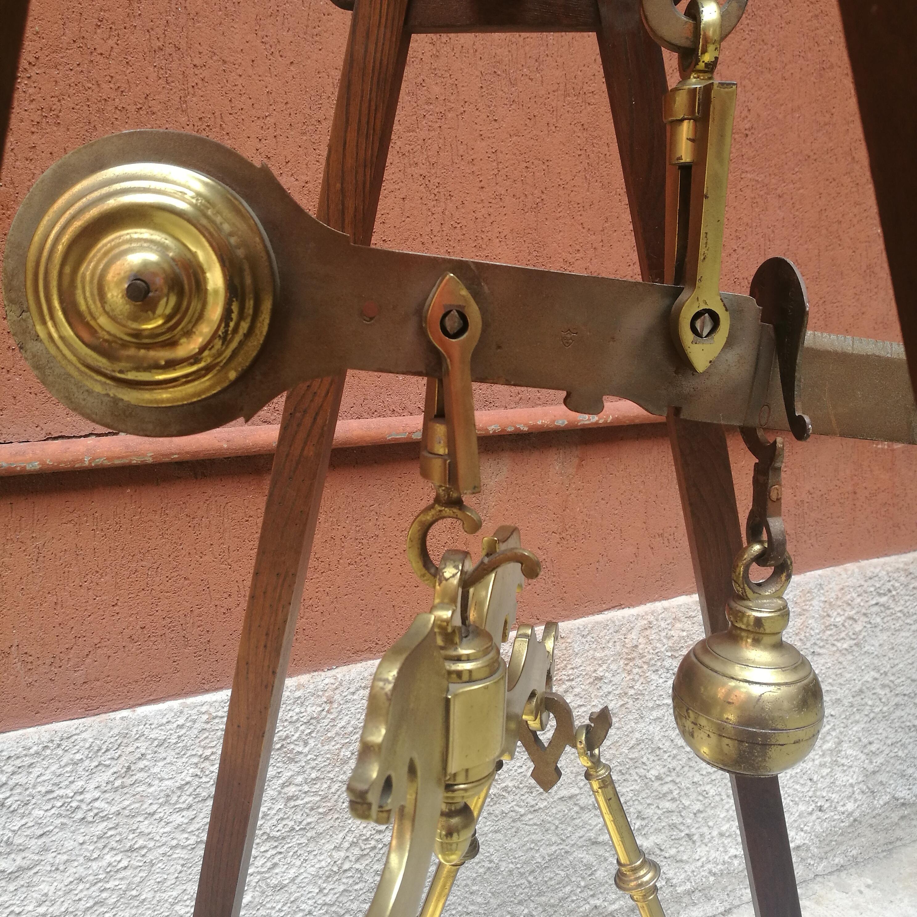 Rare Scale in Wood and Brass from Early 1900 In Good Condition For Sale In MIlano, IT