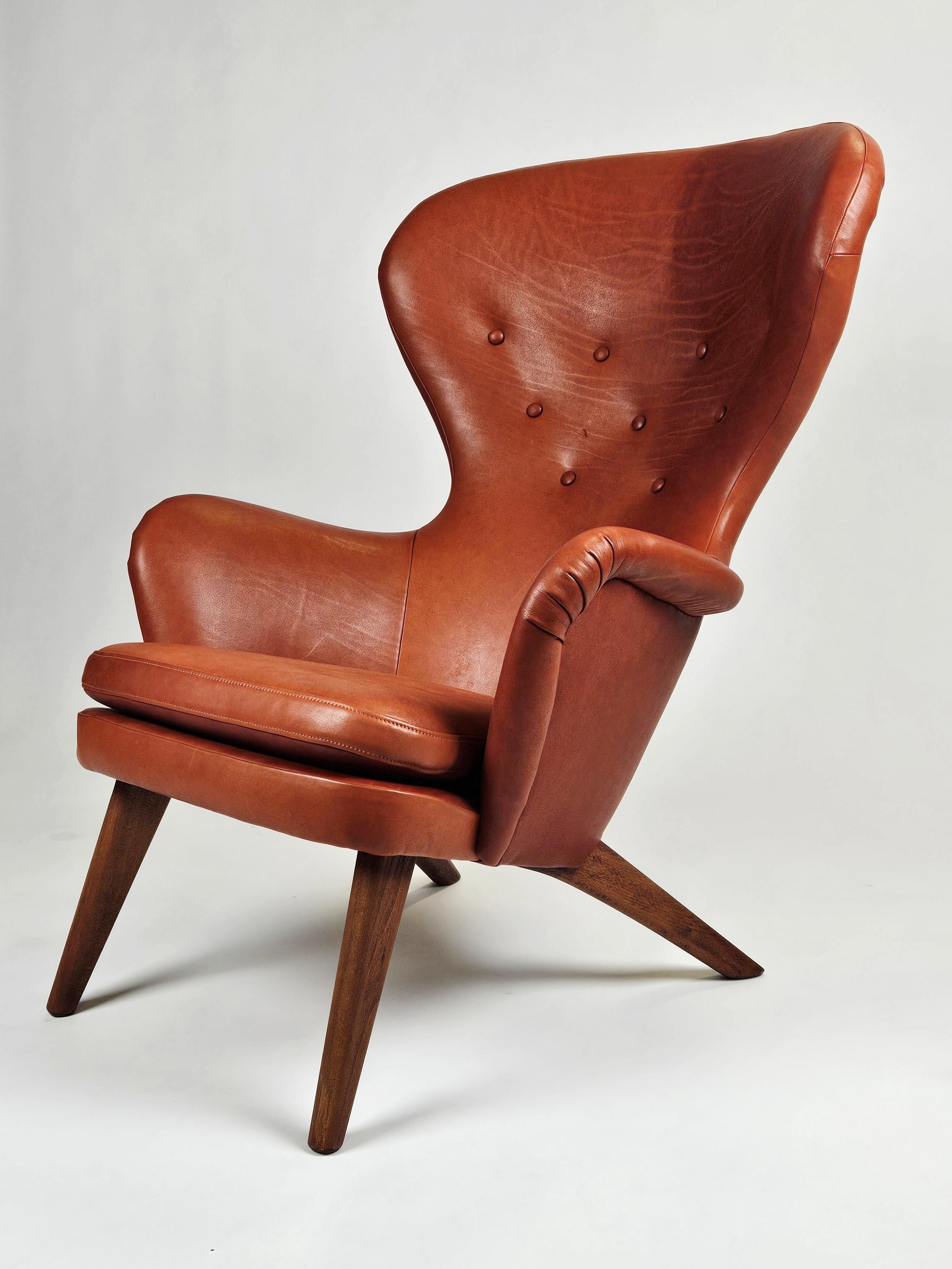 'Siesta' lounge chair designed by Gustaf Hiort af Ornäs. A bold organic design that still allures 70 years after its release in 1952.

This chair is an early production and comes with a beautiful cognac colored leather.