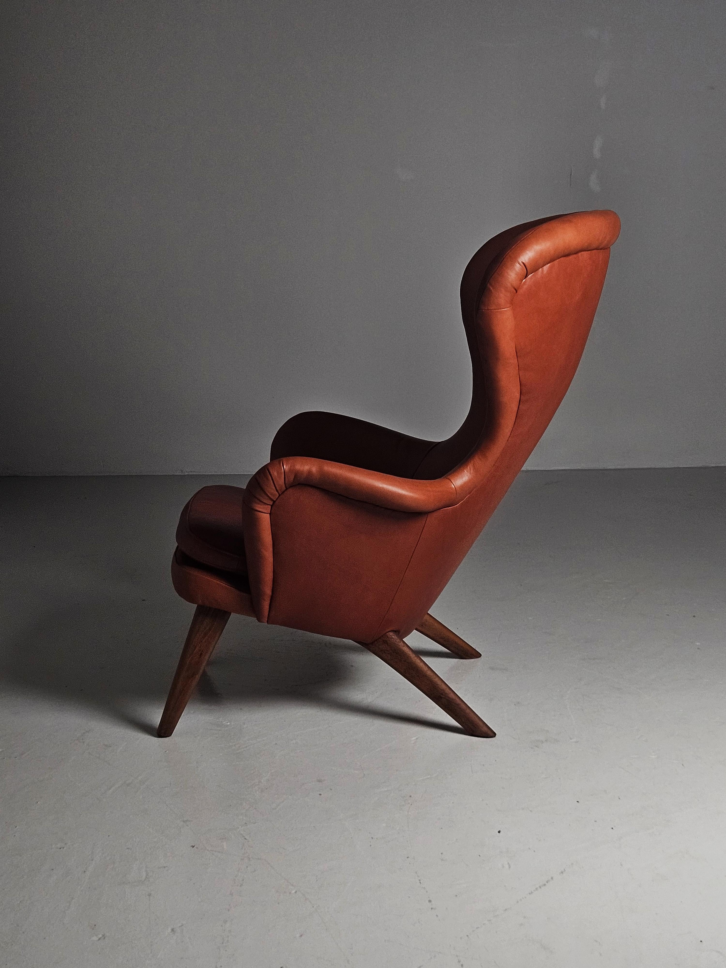 Leather Rare Scandinavian lounge chair 'Siesta' by Gustaf Hiort af Ornäs, Finland, 1950s For Sale