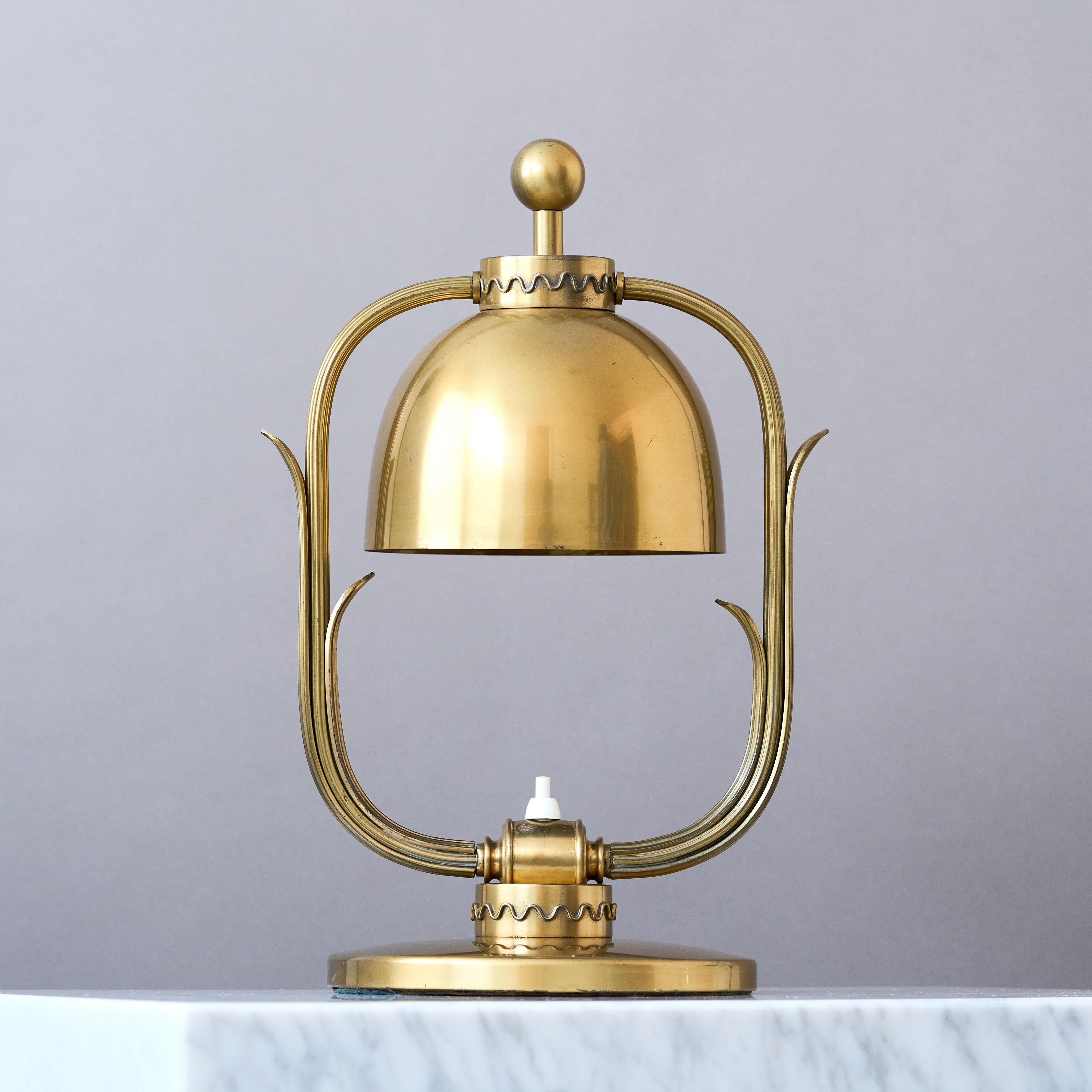 A rare and beautiful Scandinavian Modern / Swedish Grace brass table lamp with adjustable shade.

Made by an unknown designer in Sweden, 1940s.

Great original condition with amazing patina. Wear consistent with age and use.

Light source: E26/E27