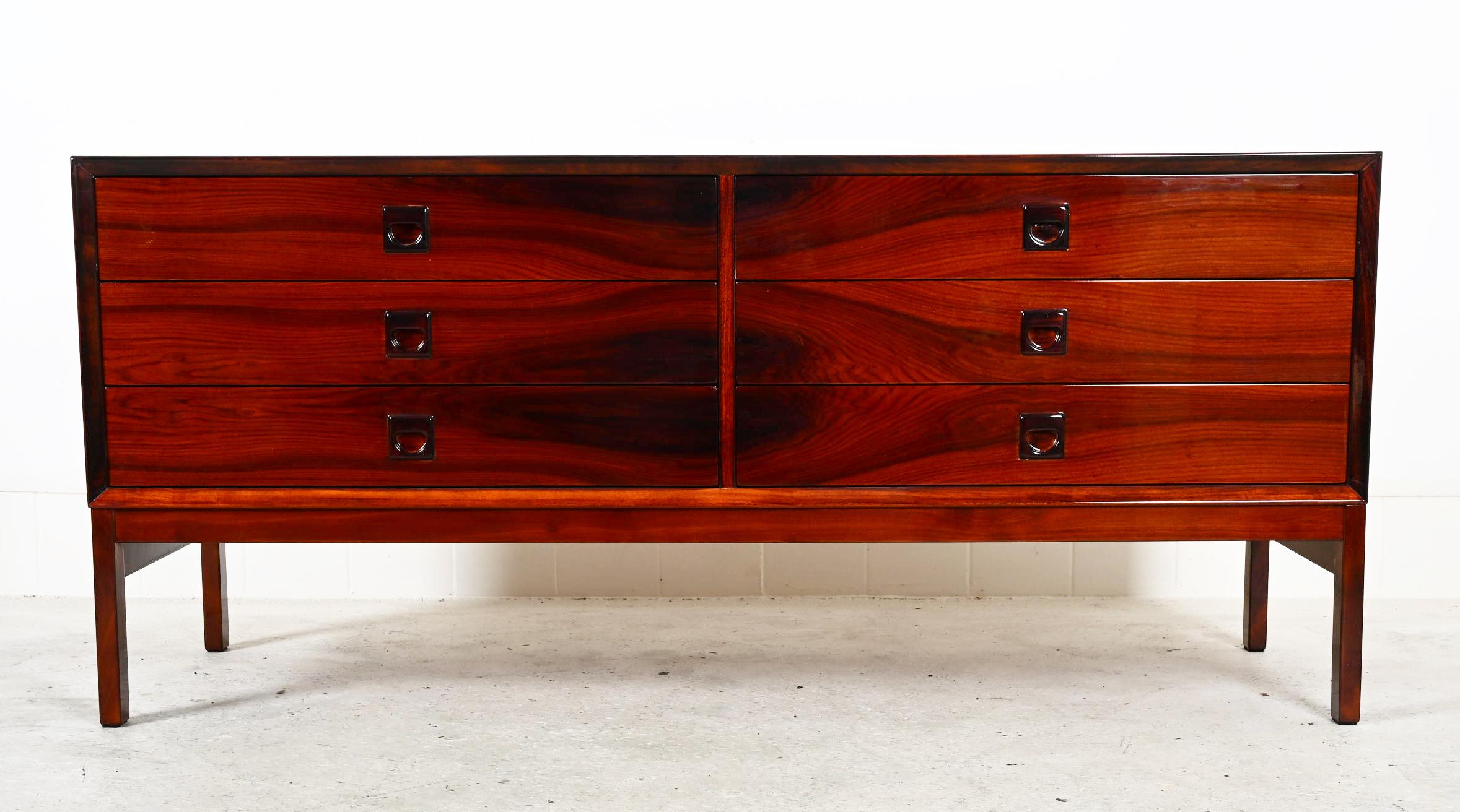 Scandinavo moderno Rara cassettiera in legno duro The Modern Scandinavian di Brouer Møbelfabrik in vendita
