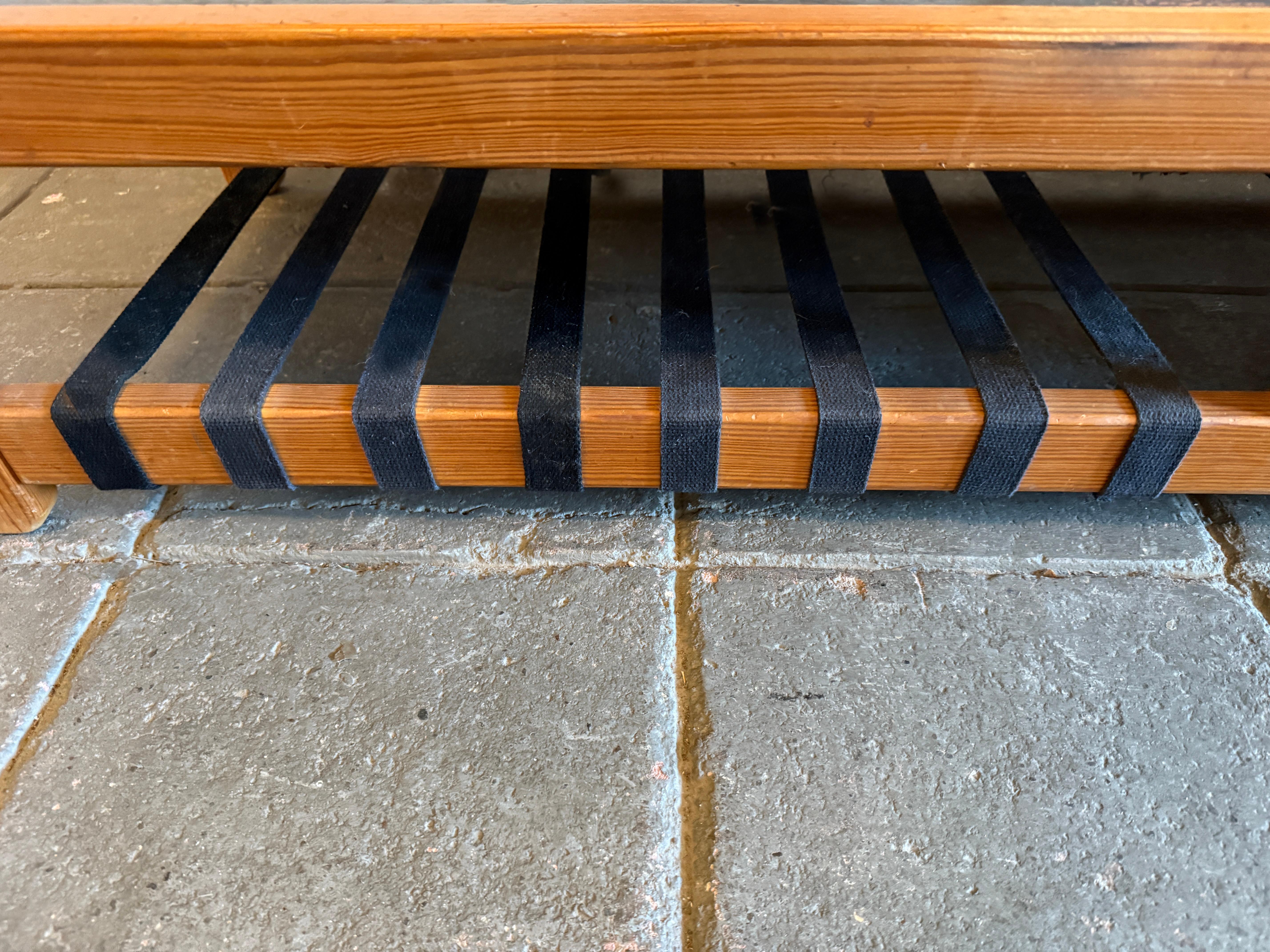 Rara mesa baja o banco largo escandinavo moderno con un solo cajón Sueco en venta