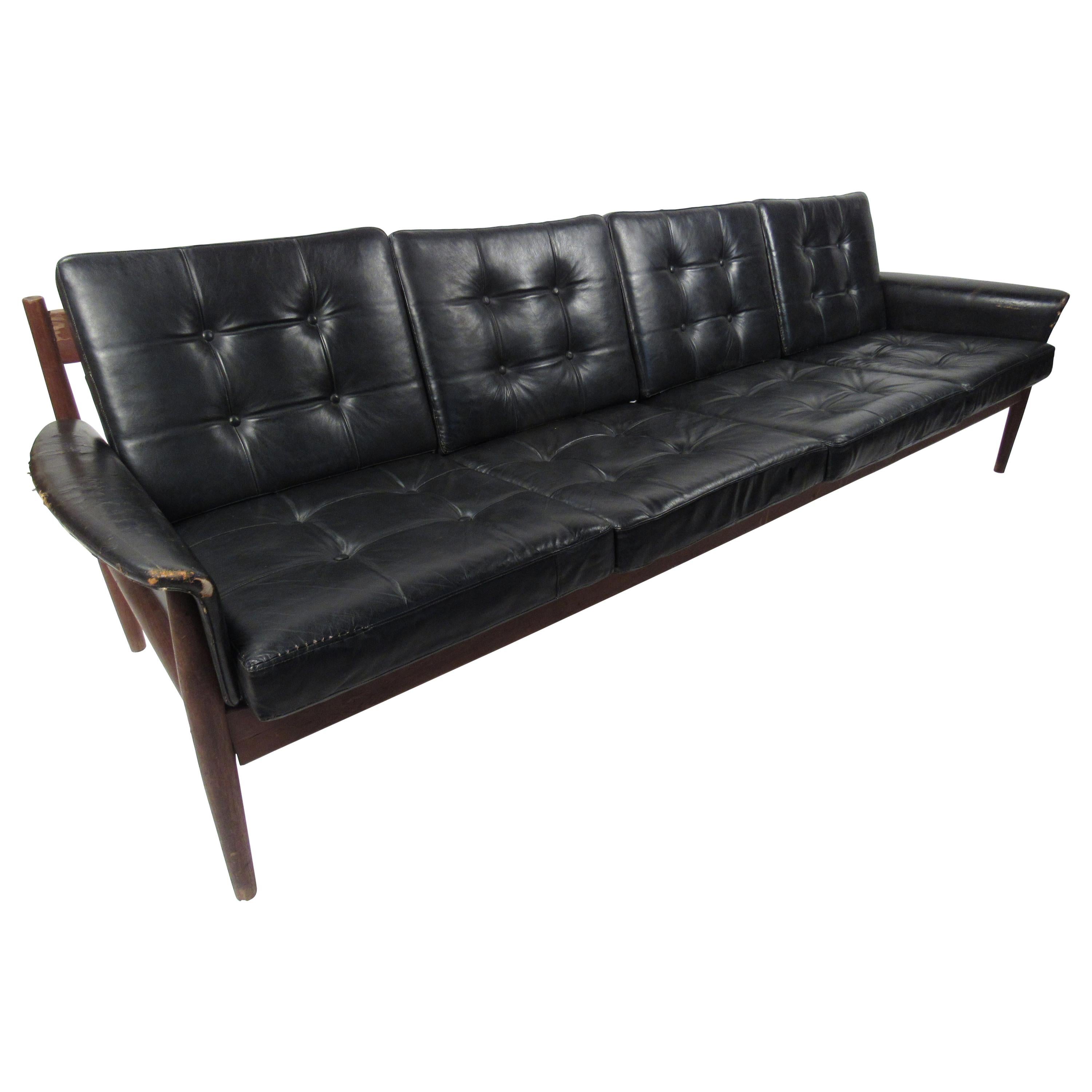 Seltenes skandinavisches Modernes Sofa Modell 168/4 von France & Son im Angebot