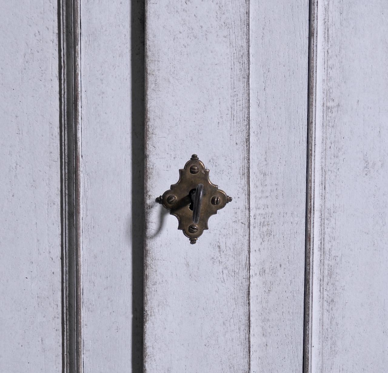 Rare Scandinavian two-parts Baroque cabinet with original inside paint, 18th C. For Sale 1