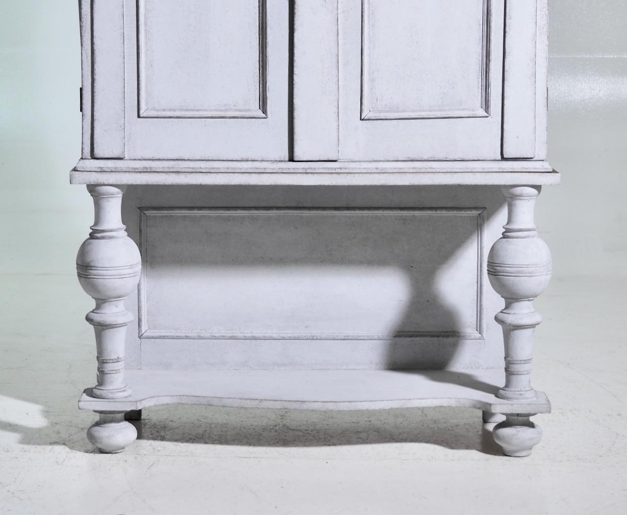 Rare Scandinavian two-parts Baroque cabinet with original inside paint, 18th C. For Sale 3