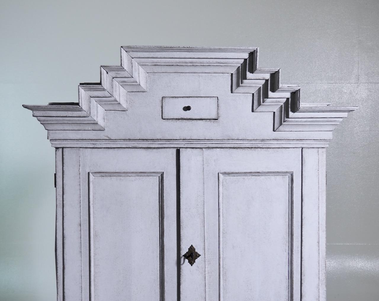 Rare Scandinavian two-parts Baroque cabinet with original inside paint, 18th C. For Sale 4