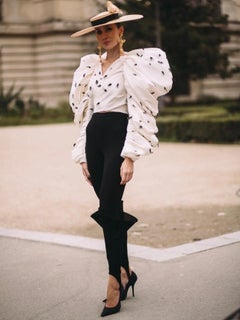 Raro cappello Schiaparelli Haute Couture Collezione Autunno 22 di Daniel Roseberry