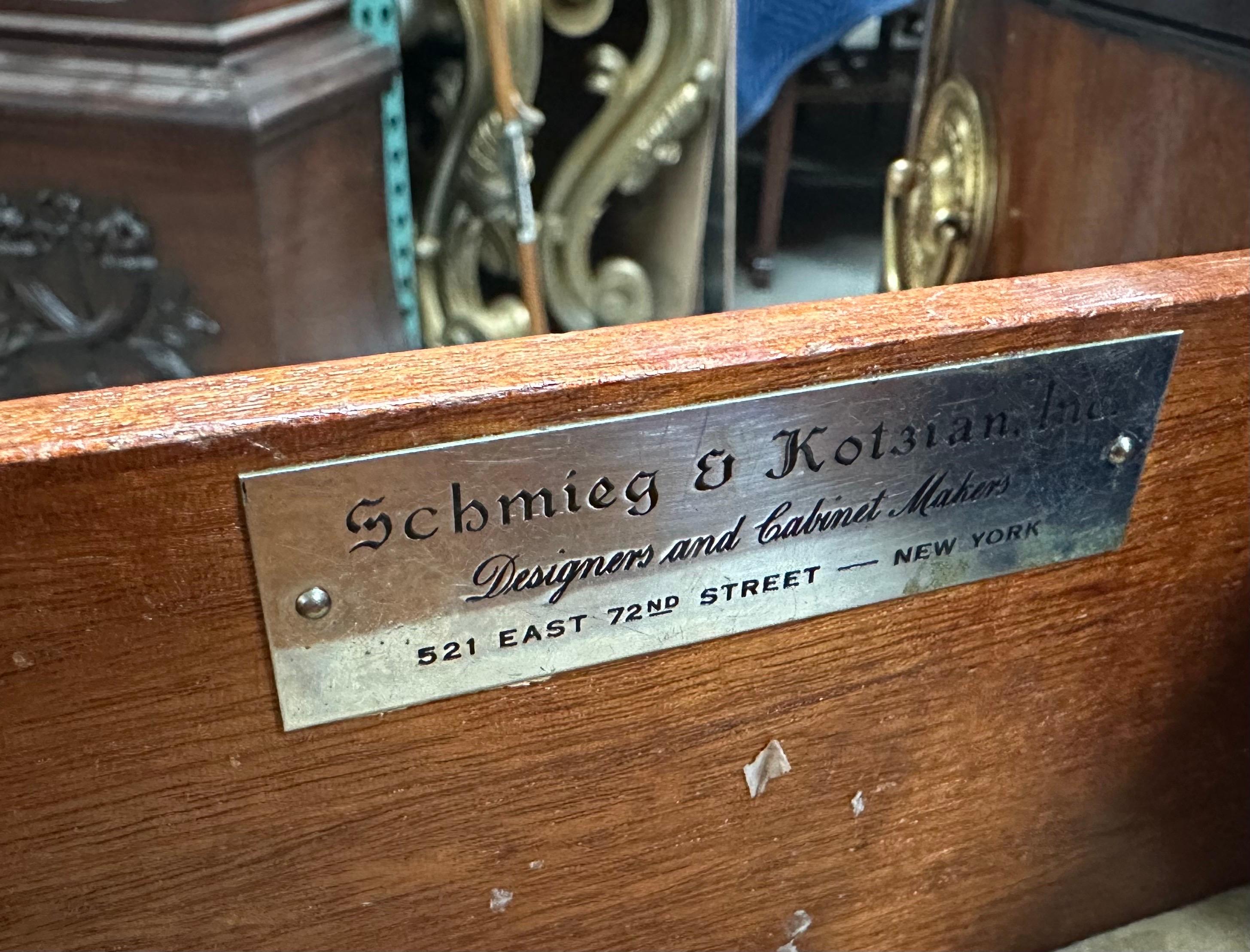 Rare Schmieg and Kotzian Hepplewhite Faux Tambor Demilune Sideboard Buffet In Good Condition In Swedesboro, NJ