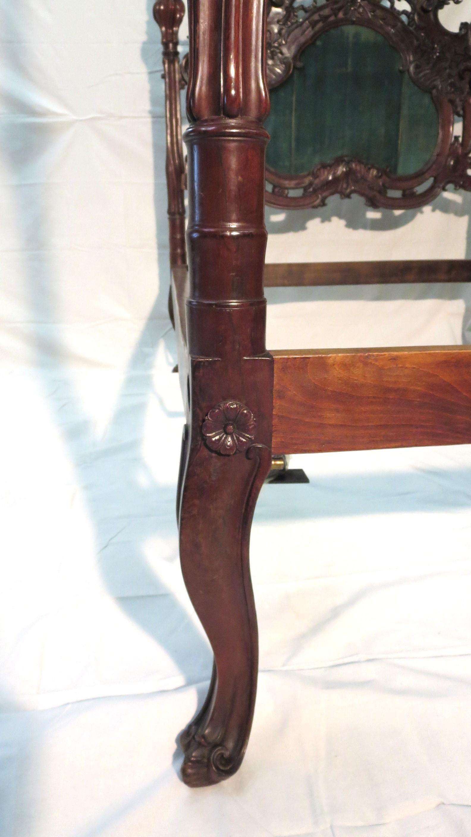 Seltenes geformtes Kolonial Portugiesisches Jacaranda Queen-Bett aus dem 17./18. Jahrhundert, antik, LA CA im Angebot 3