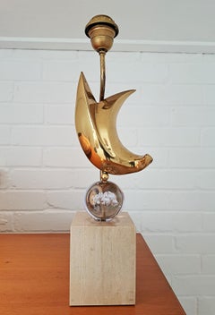 Rare lampe sculpturale en laiton, verre et travertin par Philippe Jean, France, années 1970