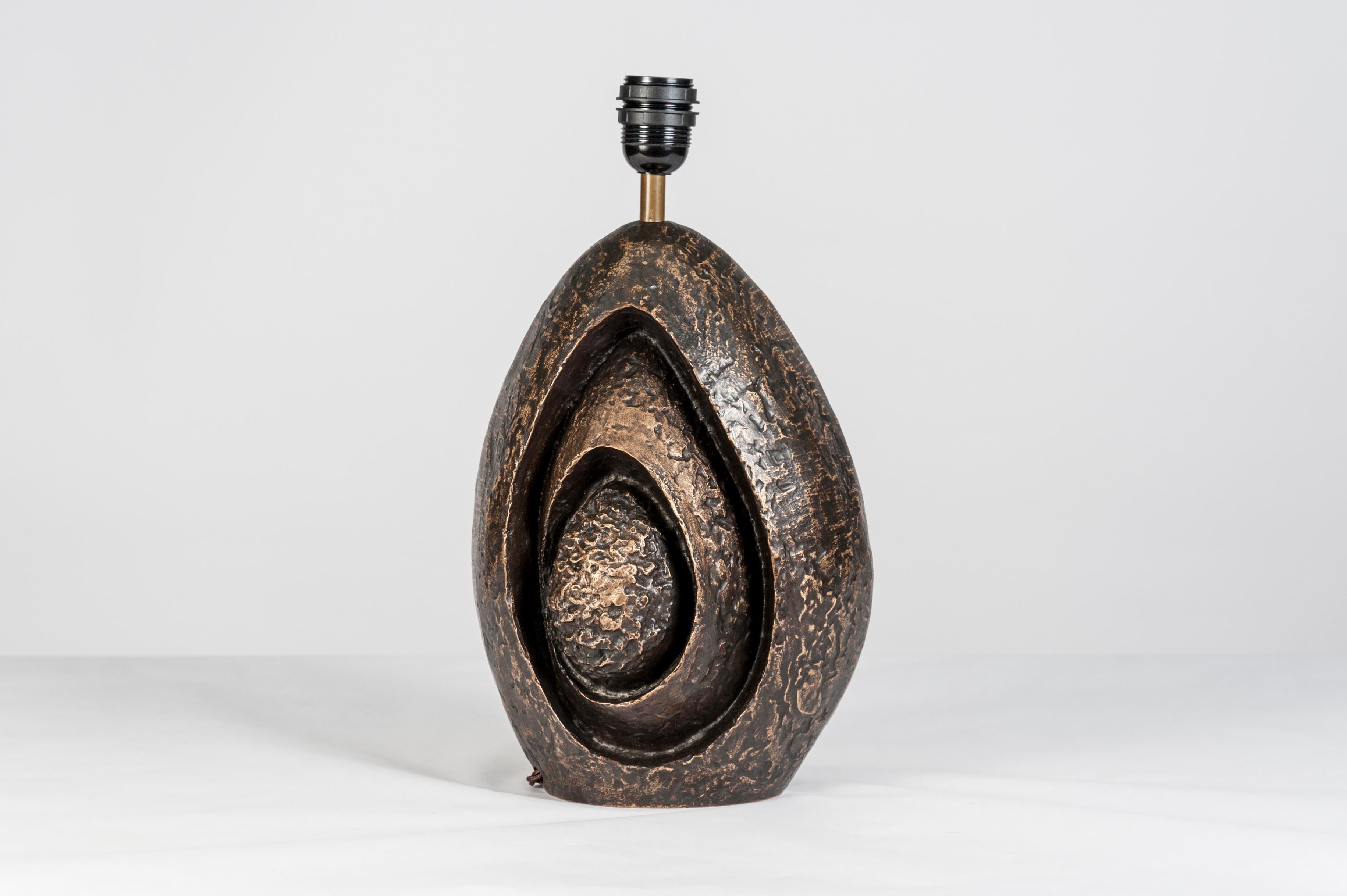 Rare Sculptural Bronze Lamp by Fernand Dresse In Good Condition For Sale In Bois-Colombes, FR