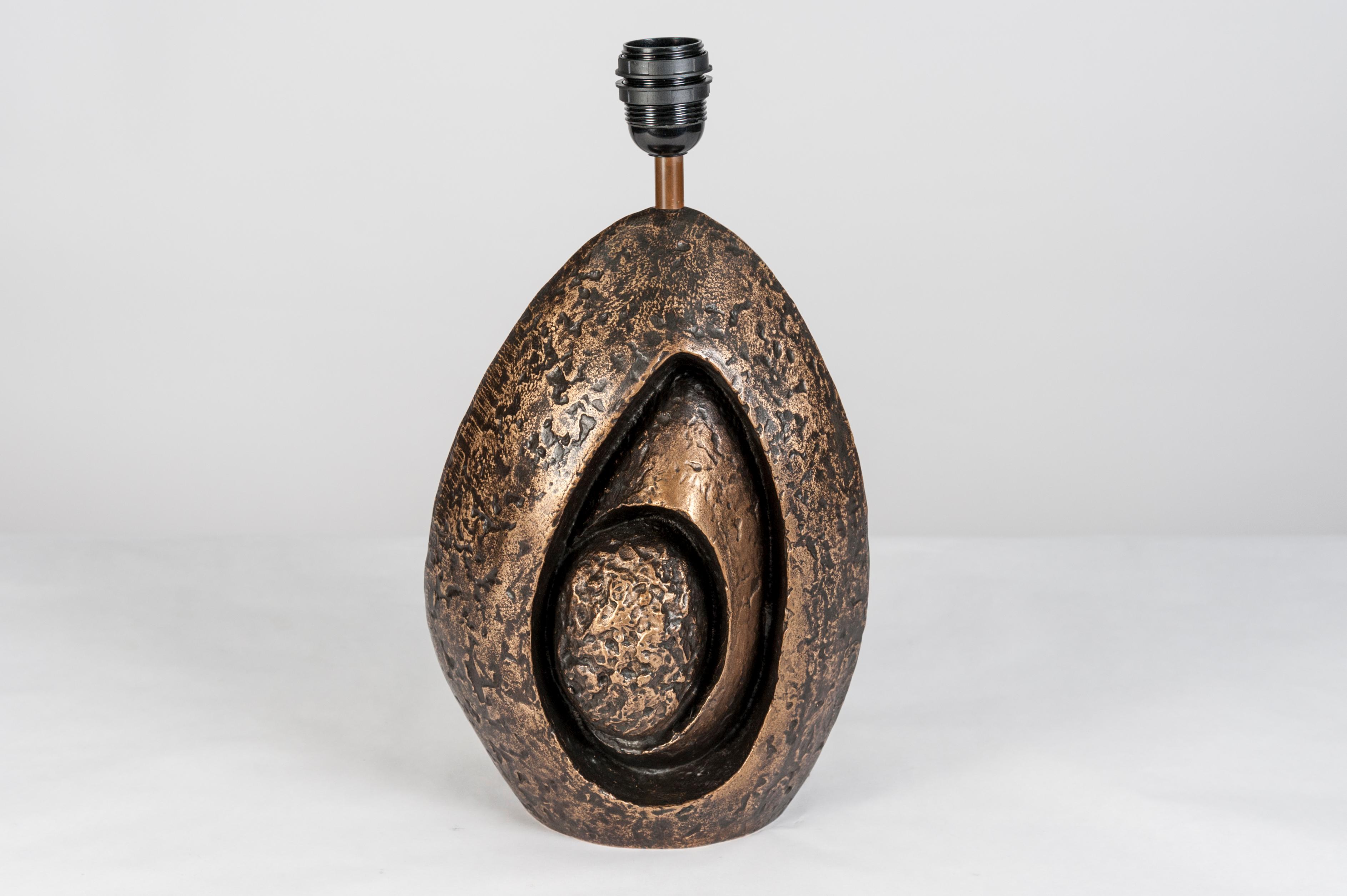 Seltene skulpturale Bronzelampe von Fernand Dresse im Angebot 1