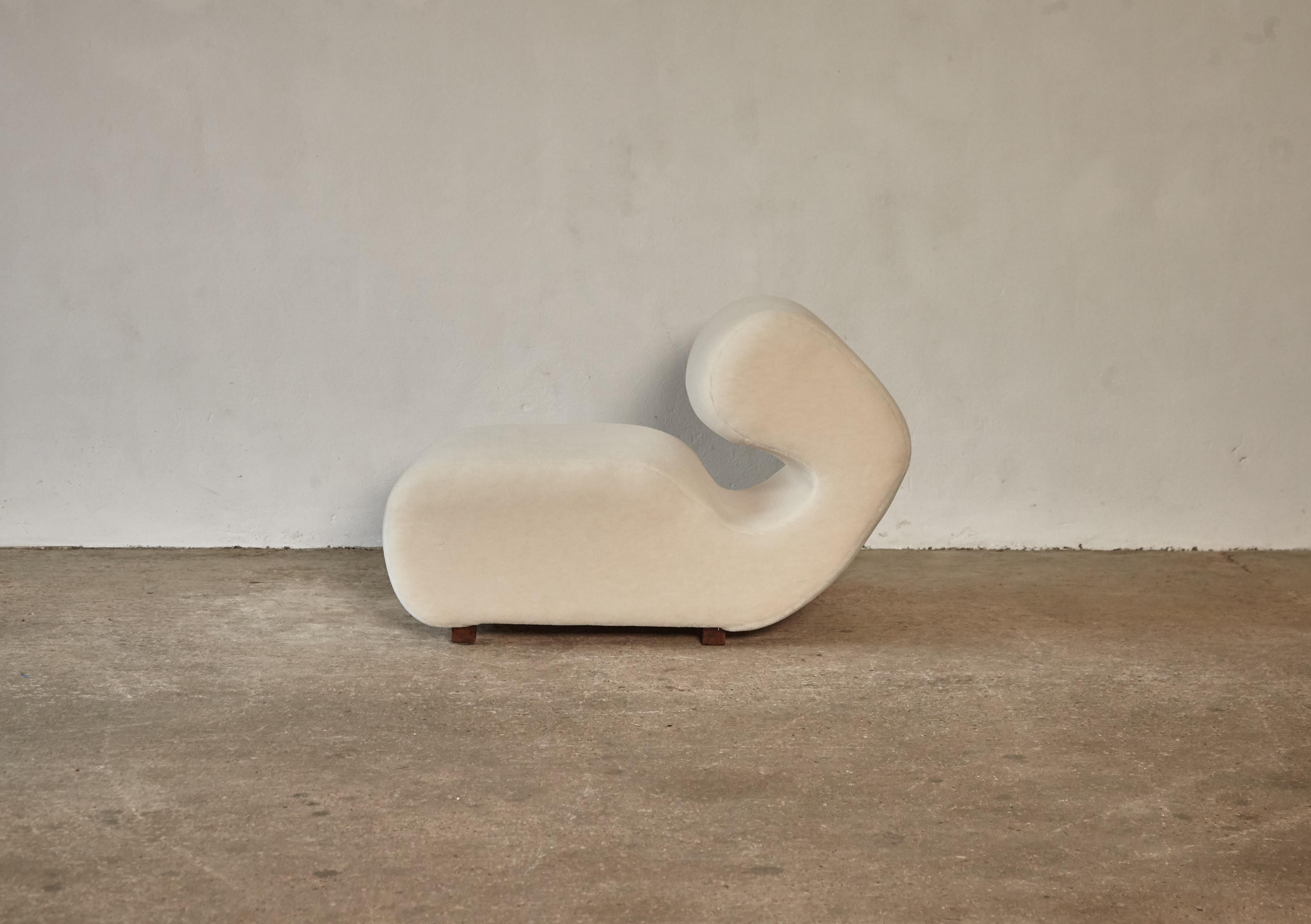 Rare Sculptural Chair in Alpaca, Italy, 1970s / 80s For Sale 1