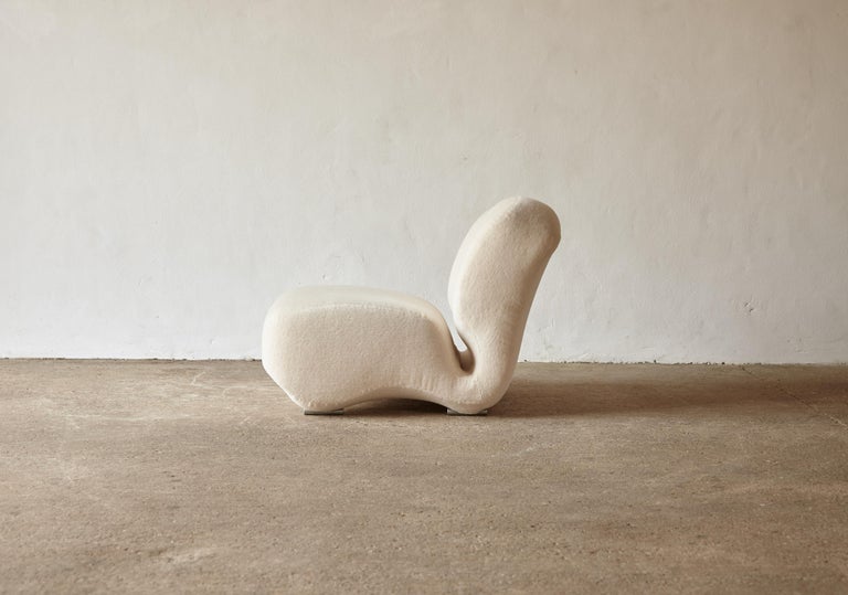 A rare sculptural Space Age chair or organic form, Italy, 1970s. Newly upholstered in a premium, cream, 100% Alpaca fabric. The core of the chair is flexible and as such the backrest bends back slightly when sat upon. Ships worldwide.



UK