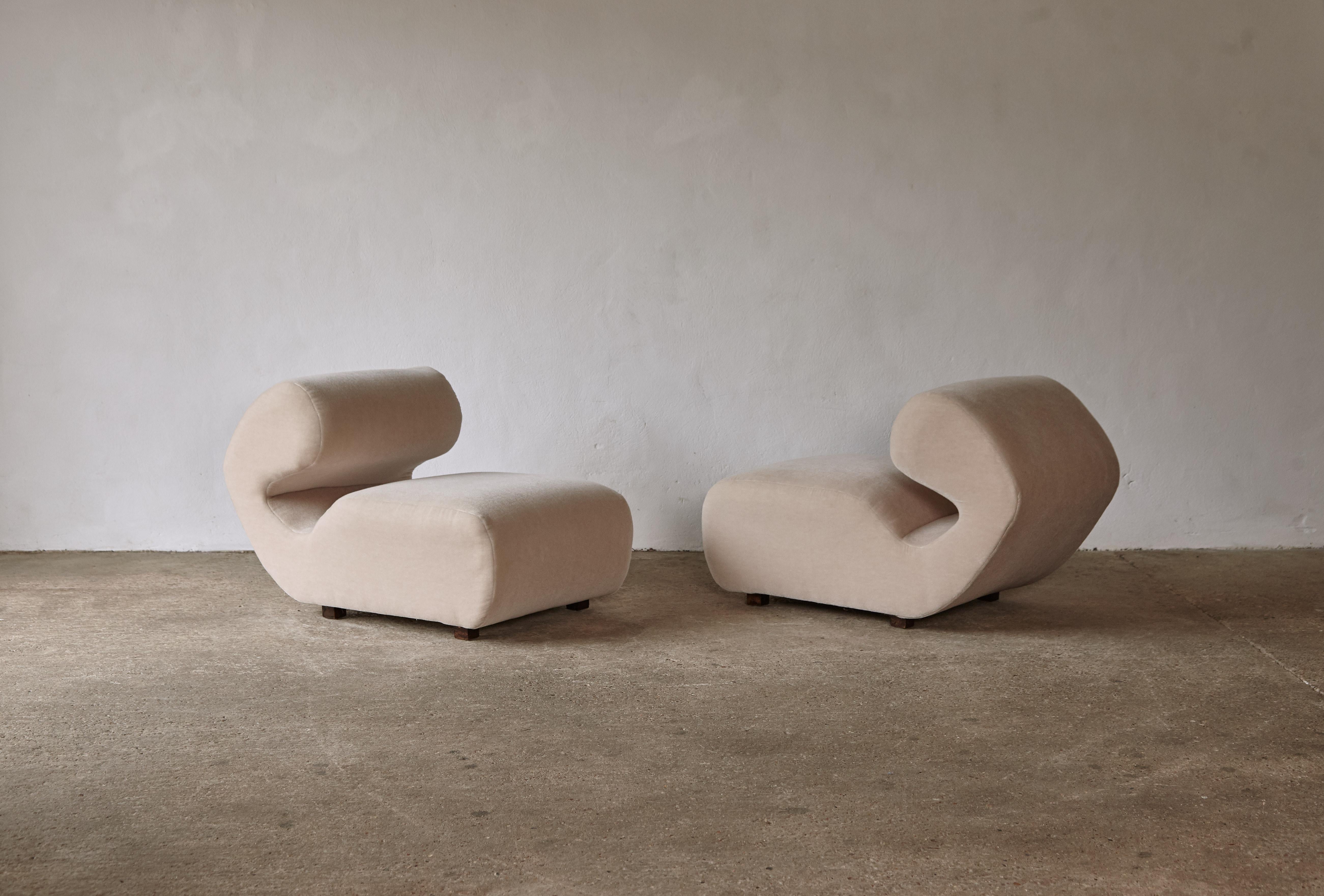 Rare Sculptural Chairs in Mohair, Italy, 1970s / 80s For Sale 2