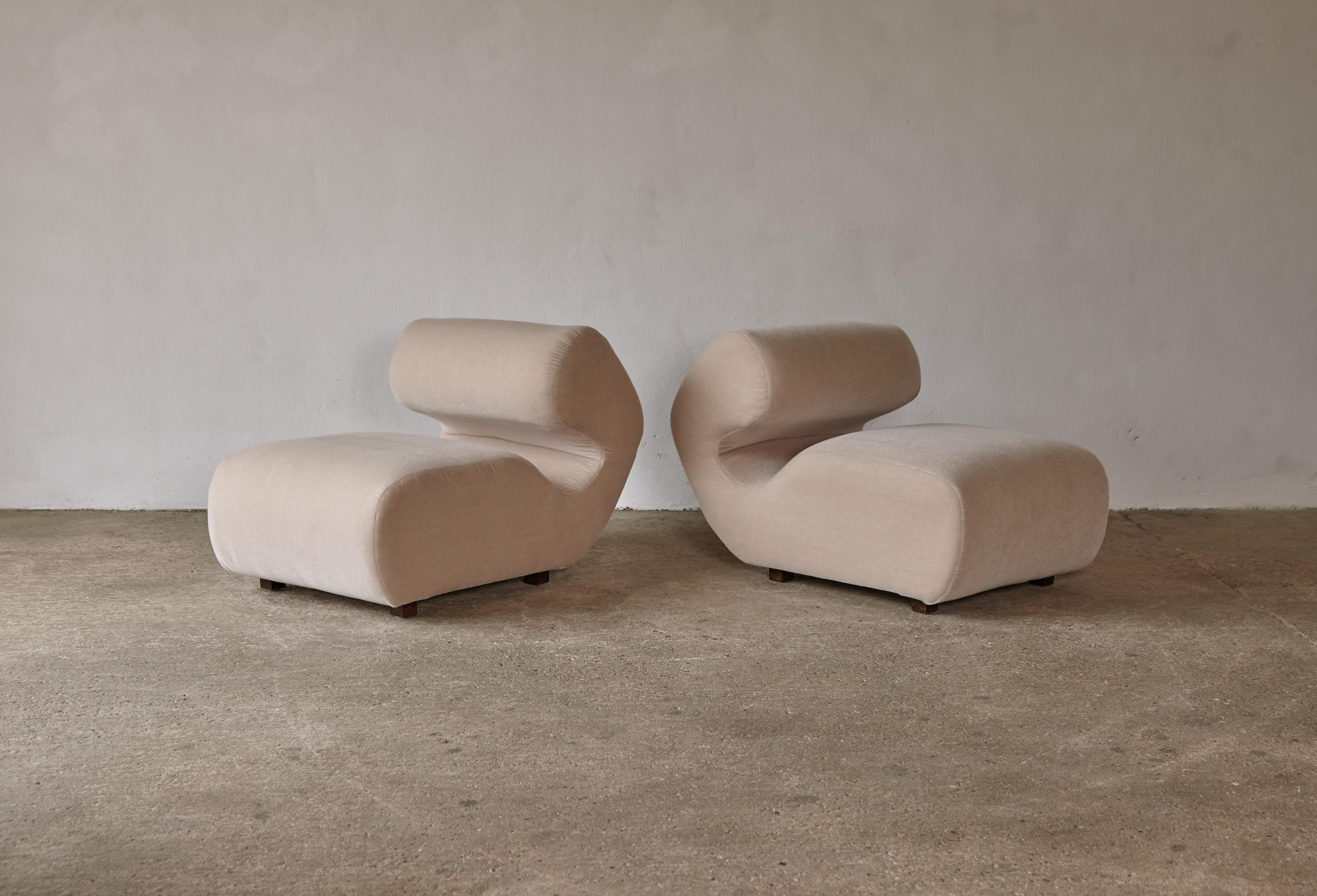 Italian Rare Sculptural Chairs in Mohair, Italy, 1970s / 80s For Sale