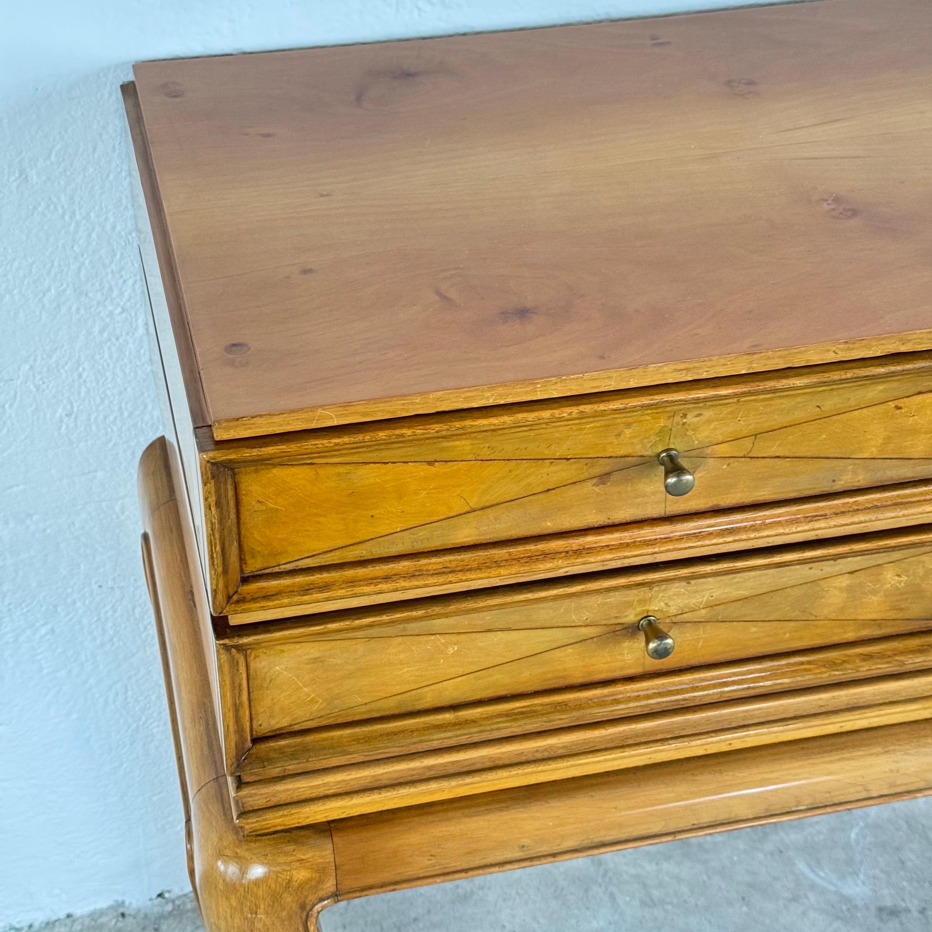 Seltenes skulpturales Sideboard mit Rautenfront von Osvaldo Borsani für ABV, Italien, 1950er Jahre im Zustand „Gut“ im Angebot in Bagnolo Mella, Brescia