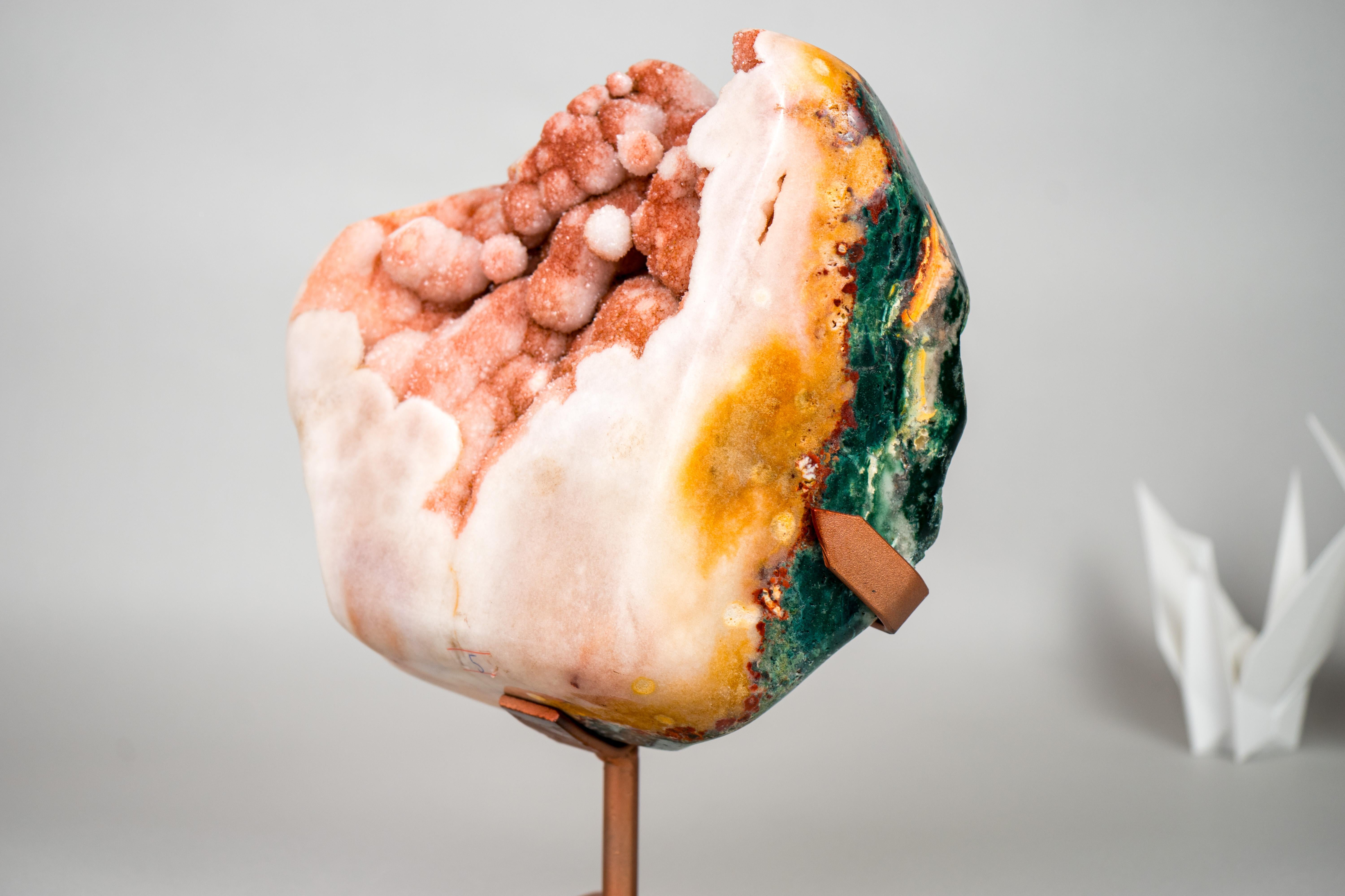 Géode sculpturale en améthyste rose avec druzy rouge sur sphères fleuries botryoïdales

▫️ Description

Étonnamment sculpturale, cette géode d'améthyste rose est d'une esthétique, d'une rareté et d'une beauté exceptionnelles. Il combine une
