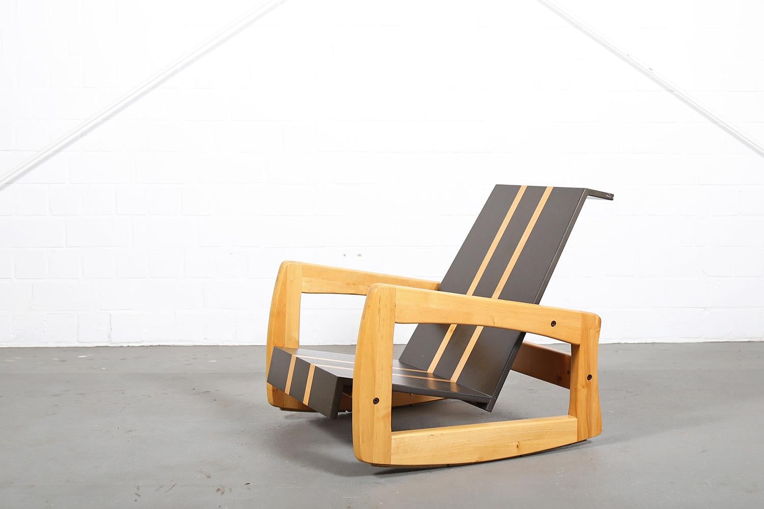 A sculptural rocking chair made of pine designed like an oldschool surfboard, probably designed in the 70s. Nice woodworking.
