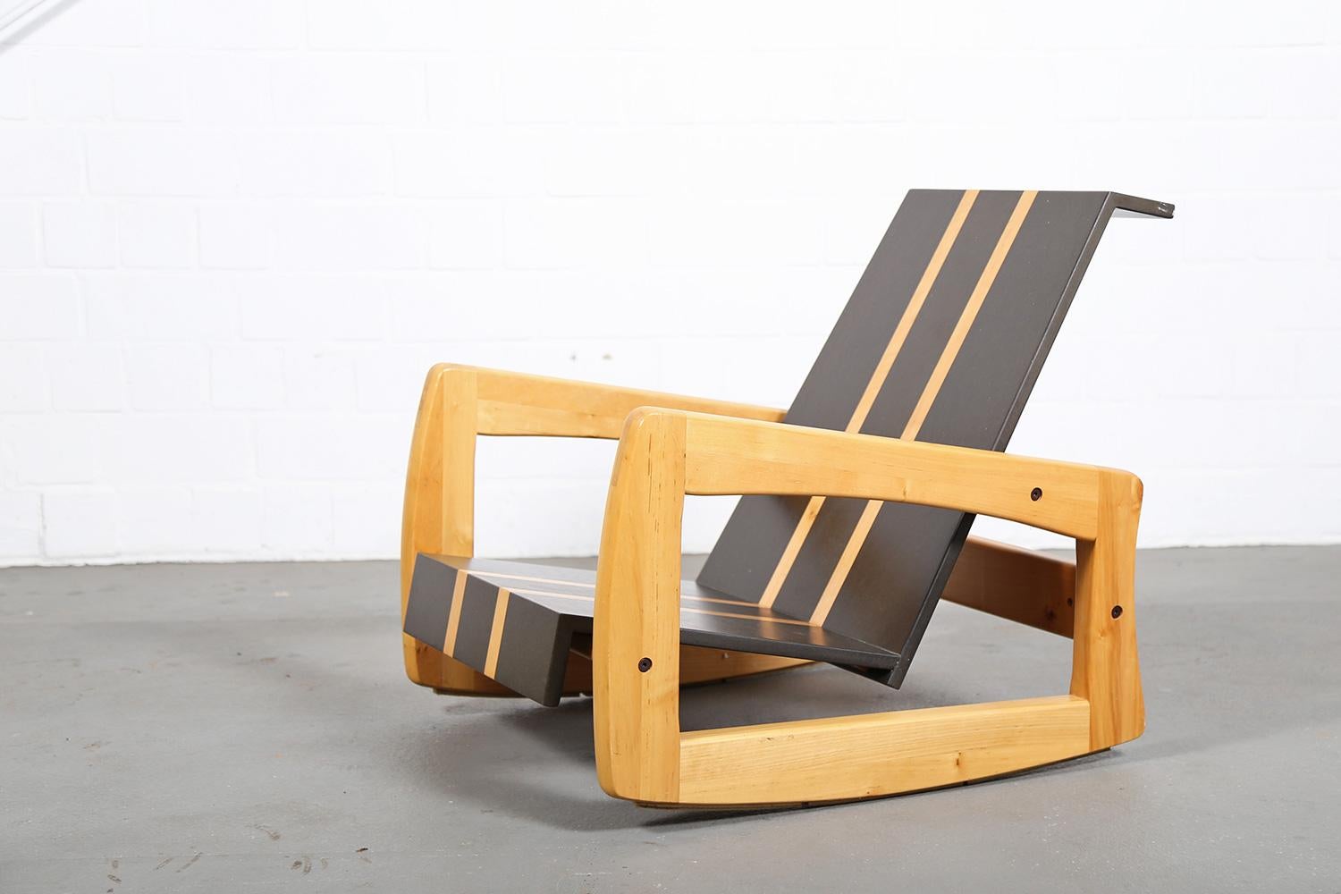 Mid-Century Modern Chaise à bascule sculpturale rare design plancher de surf des années 70 vintage en pin en vente