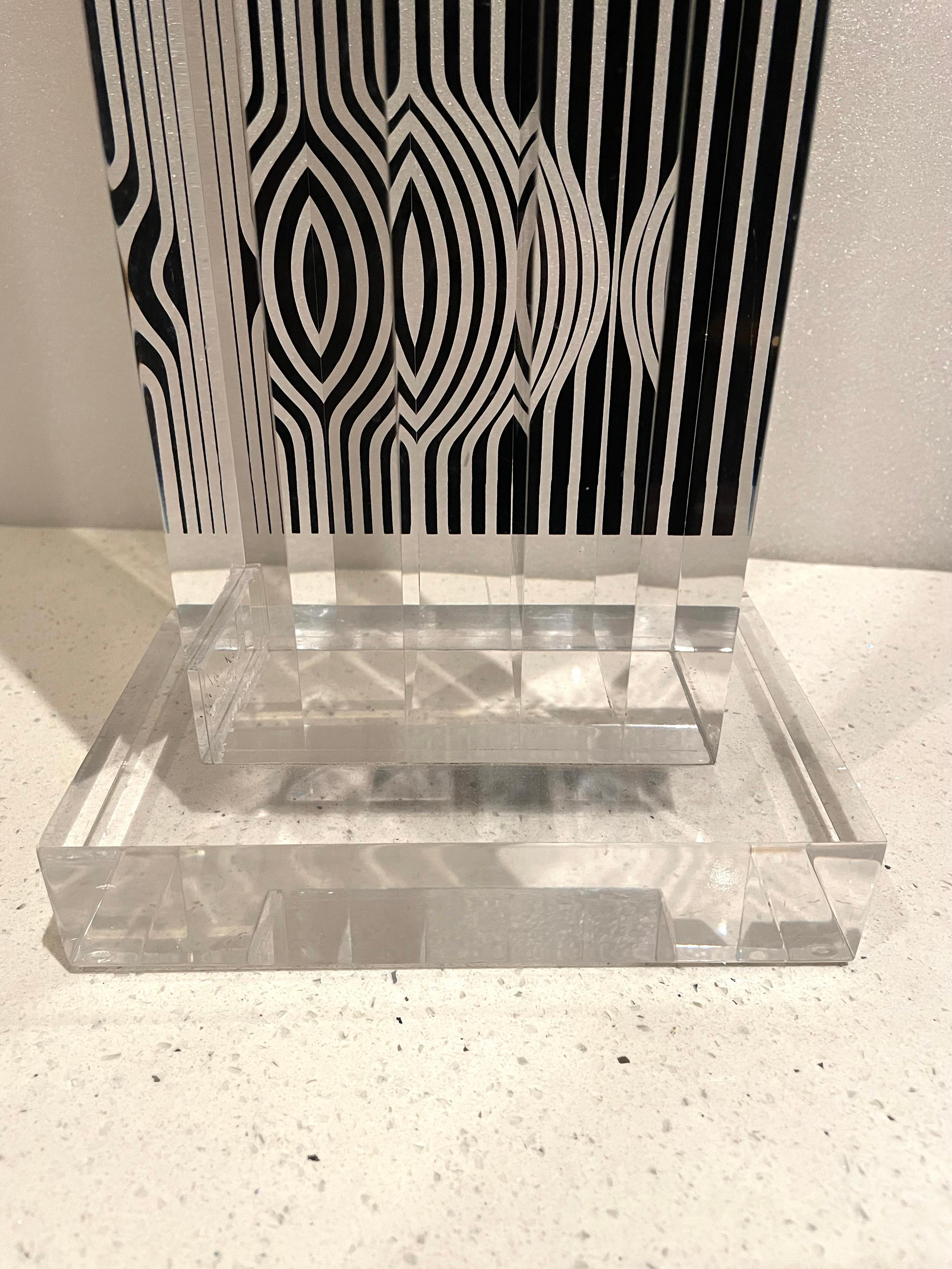 XX secolo Rara scultura di Victor Vasarely in lucite e serigrafia Torre della zebra in vendita