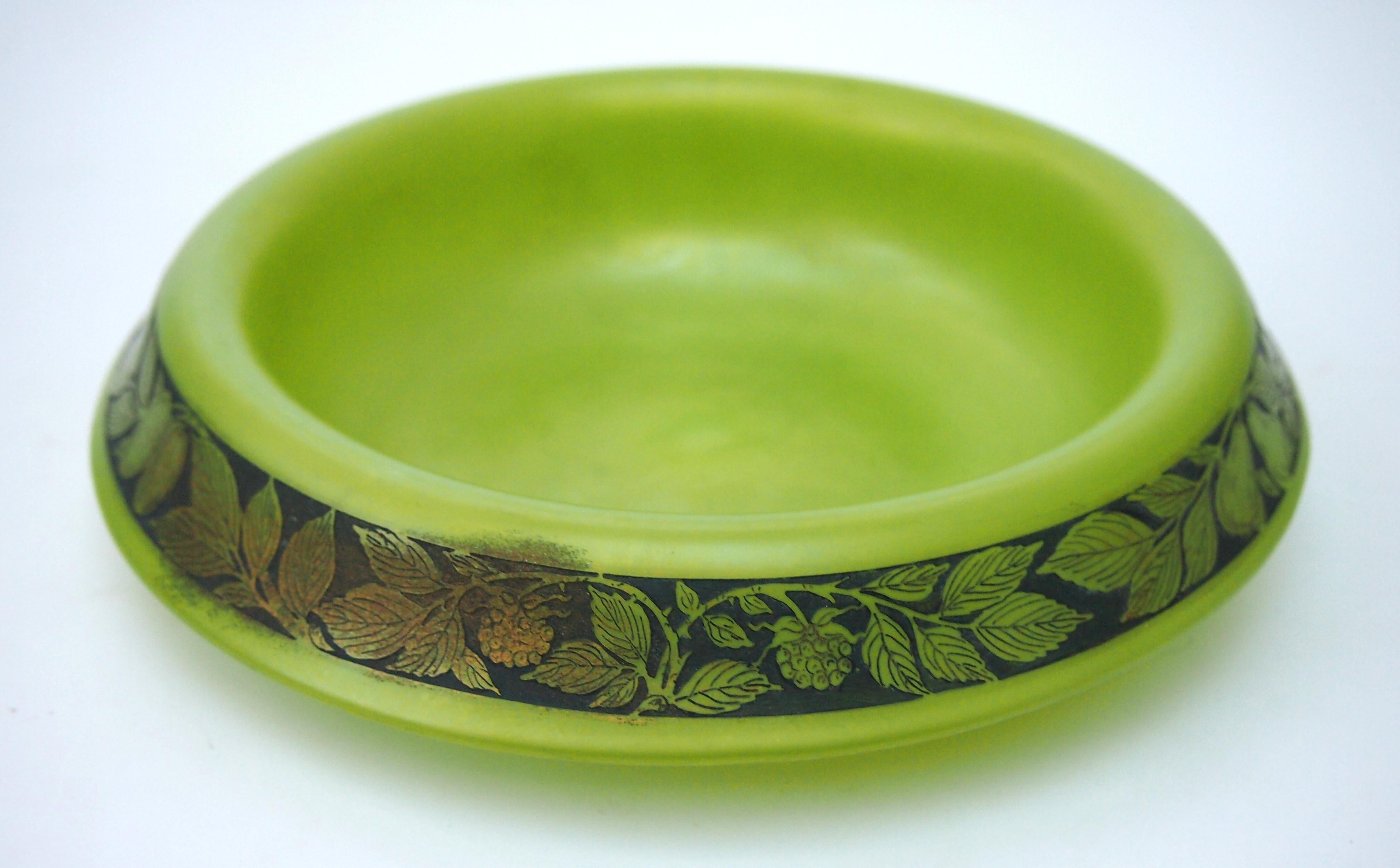 Czech Rare 'Seed-Green' Loetz Glass Oroplastic low bowl c 1920 For Sale