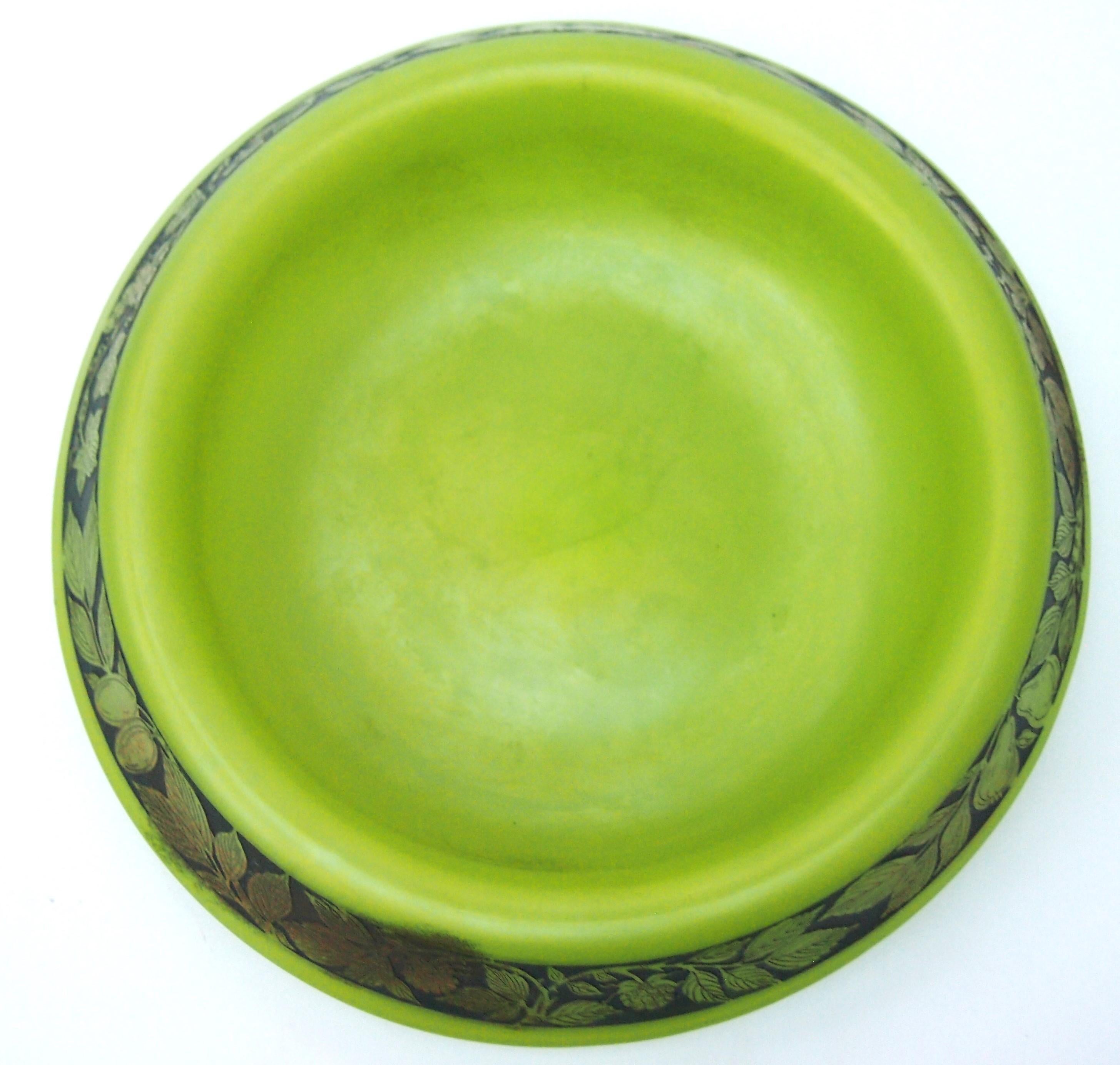 Early 20th Century Rare 'Seed-Green' Loetz Glass Oroplastic low bowl c 1920 For Sale