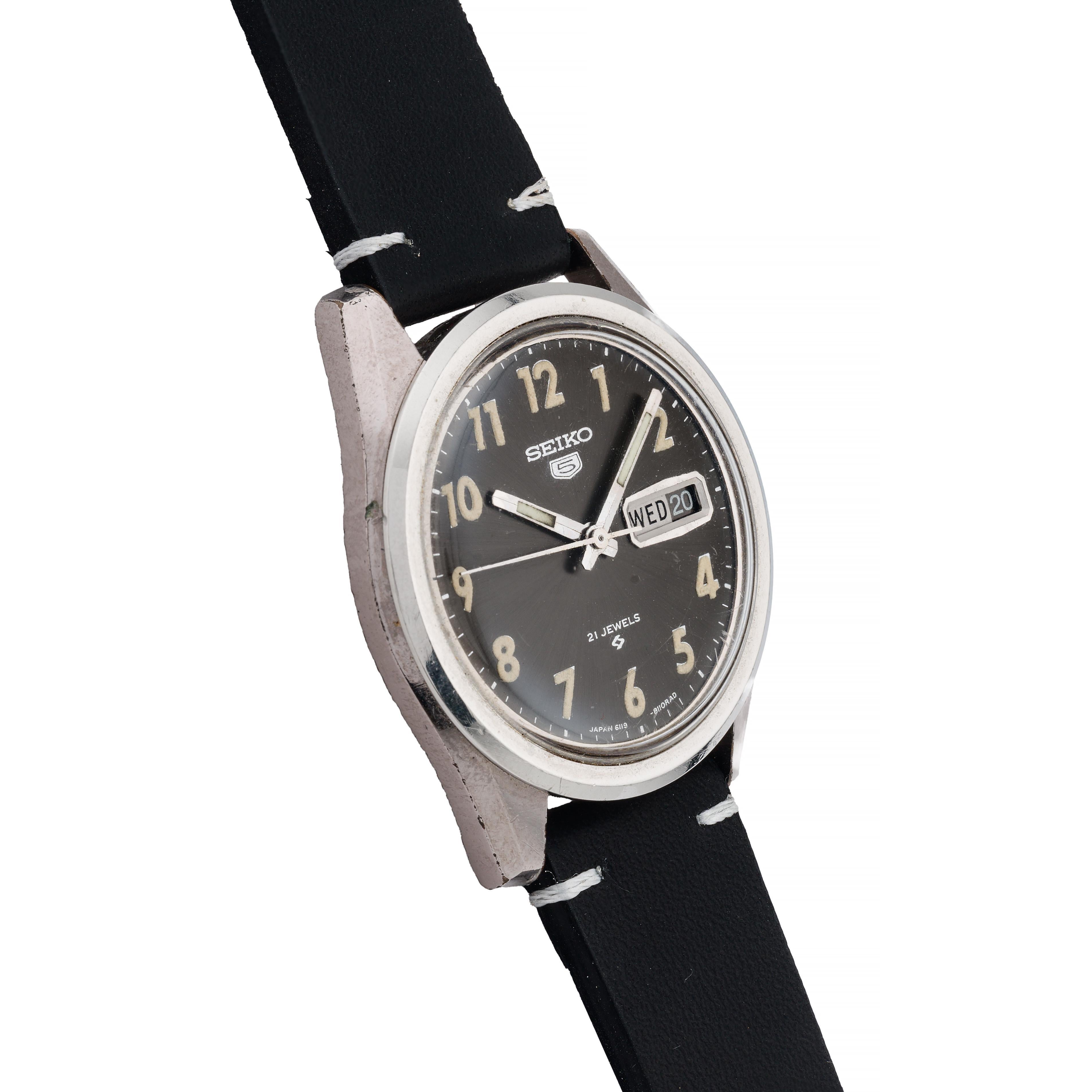 Aston Estate Jewelry Presenta:

Un reloj de pulsera Seiko raro e históricamente importante. Fabricado para el ejército estadounidense durante la guerra de Vietnam, este reloj de las fuerzas especiales representa la única colaboración entre la marca