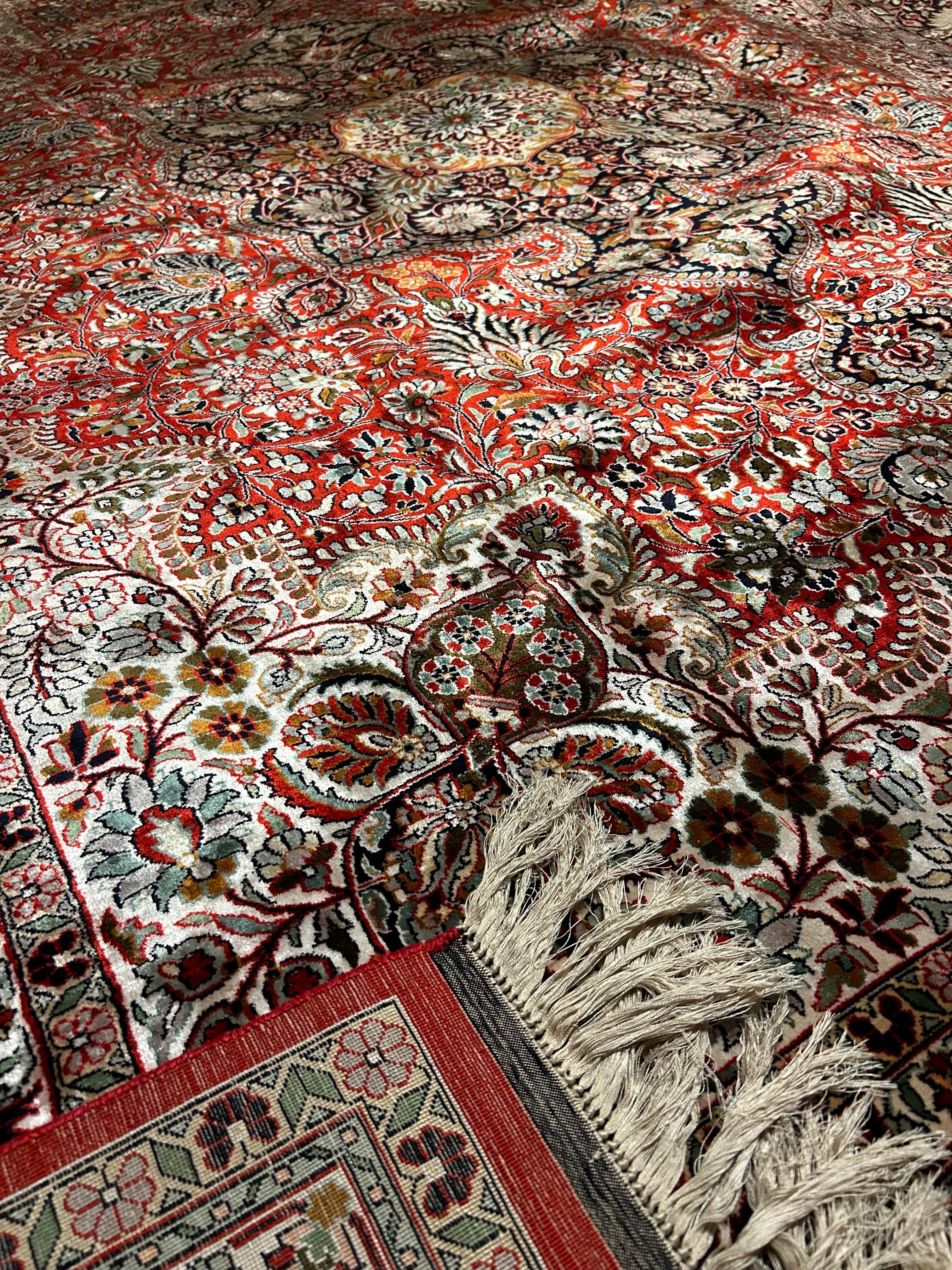 Rare Semi Antique Large 8'x10' Superfine Mulberry Silk Kashmir Tabriz Rug Bon état à Vancouver, British Columbia
