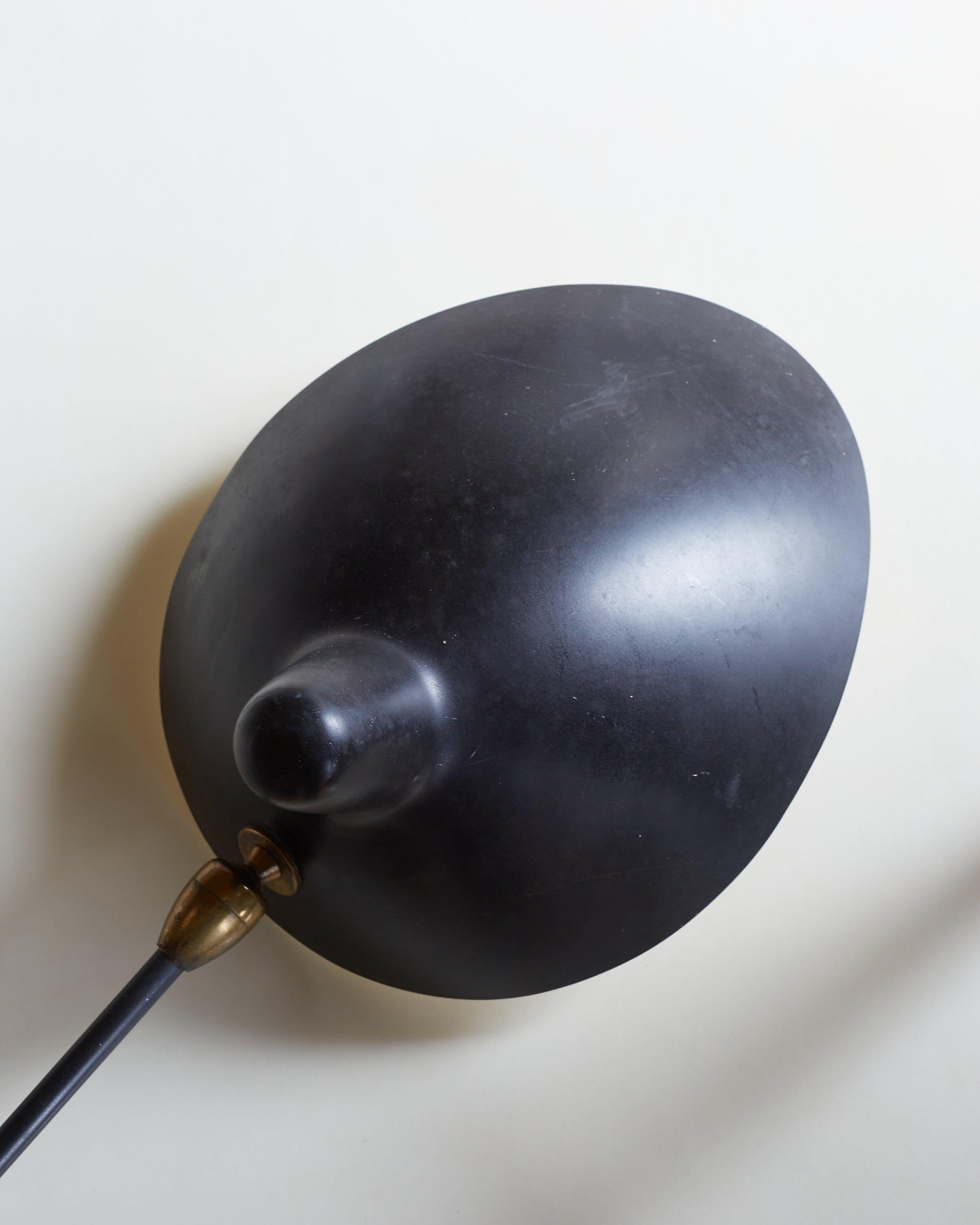 Rare Serge Mouille Swinging Wall Lamp c. 1953 In Good Condition In Brooklyn, NY