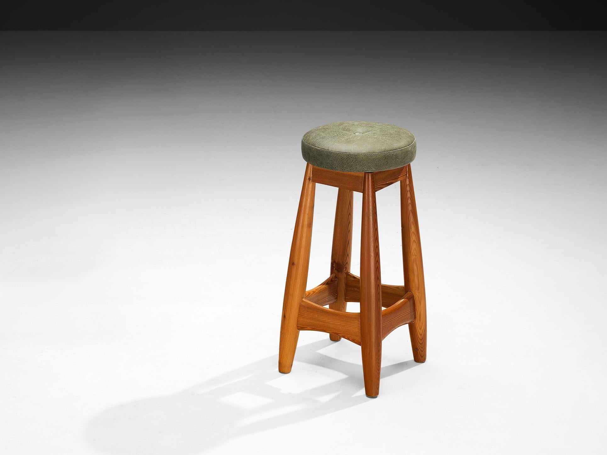 Raro taburete de bar 'Sheriff' de Sergio Rodrigues para ISA Bergamo en pino macizo en Bueno estado para la venta en Waalwijk, NL