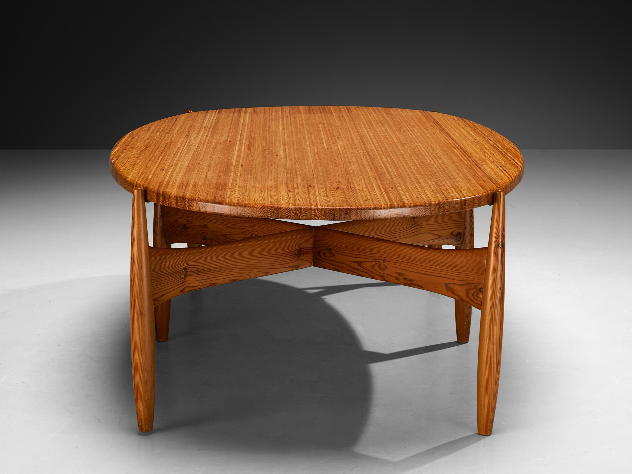 Mid-Century moderno Raro tavolo da pranzo 'Sheriff' di Sergio Rodrigues per ISA Bergamo in pino massiccio in vendita