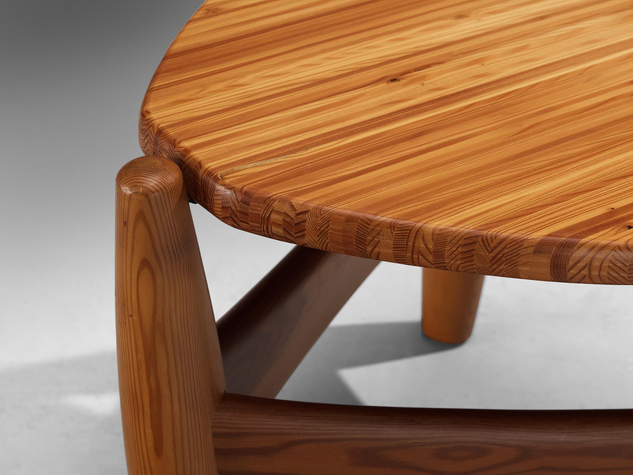Mid-Century Modern Sergio Rodrigues pour ISA Bergamo table d'appoint « Sheriff » en pin massif en vente