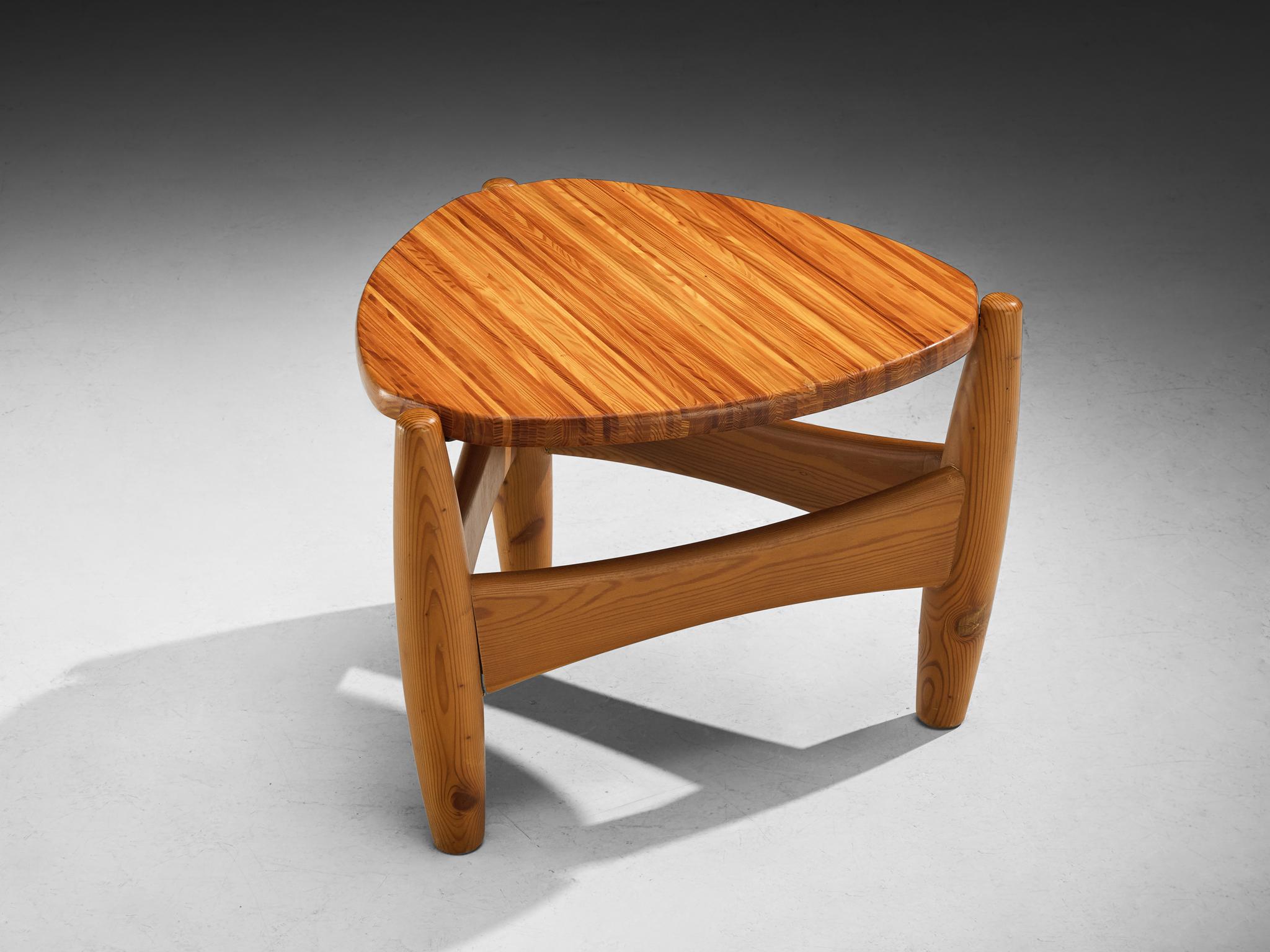 italien Sergio Rodrigues pour ISA Bergamo table d'appoint « Sheriff » en pin massif en vente