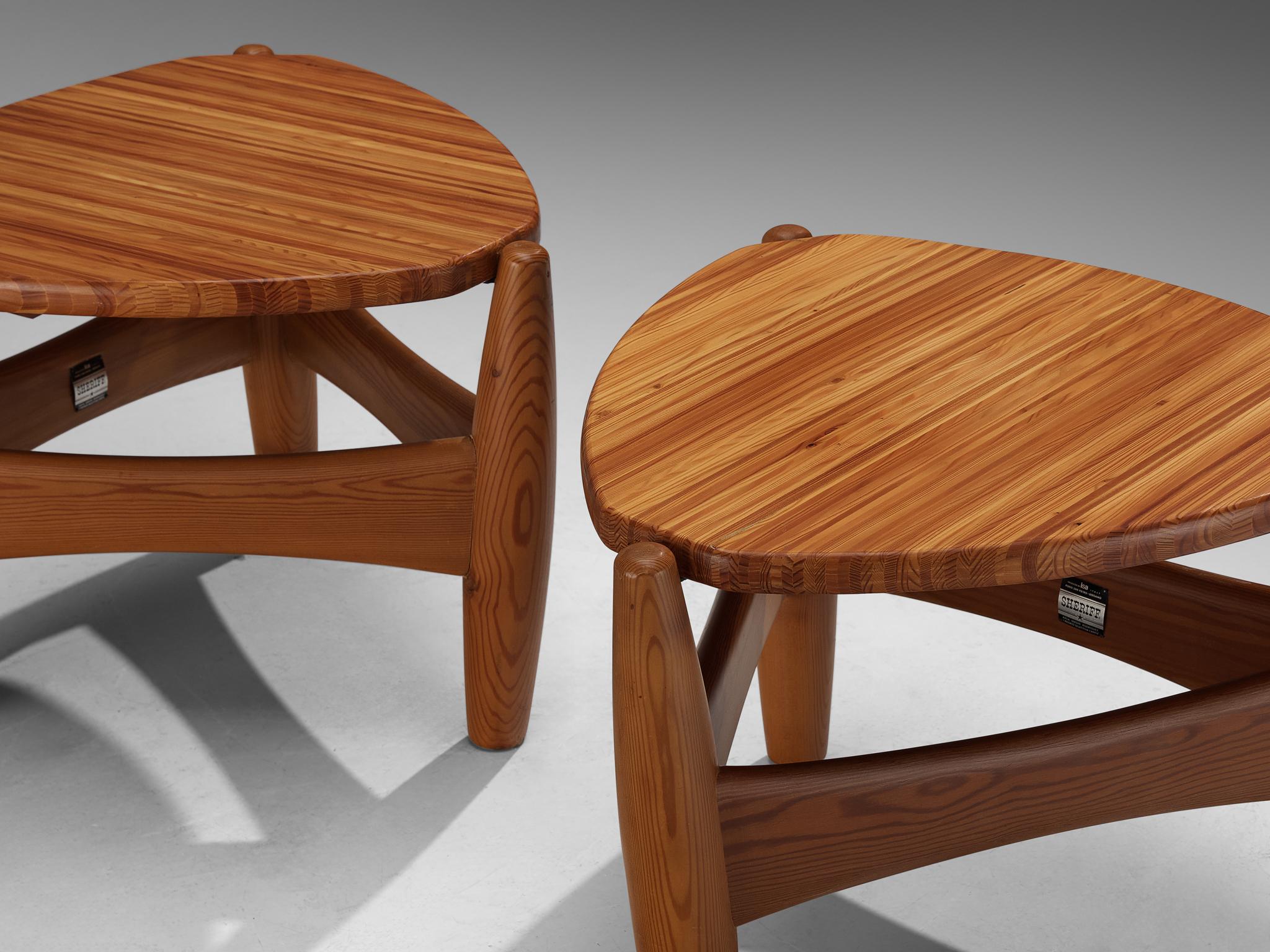 italien Sergio Rodrigues pour ISA Bergamo tables d'appoint « Sheriff » en pin massif en vente