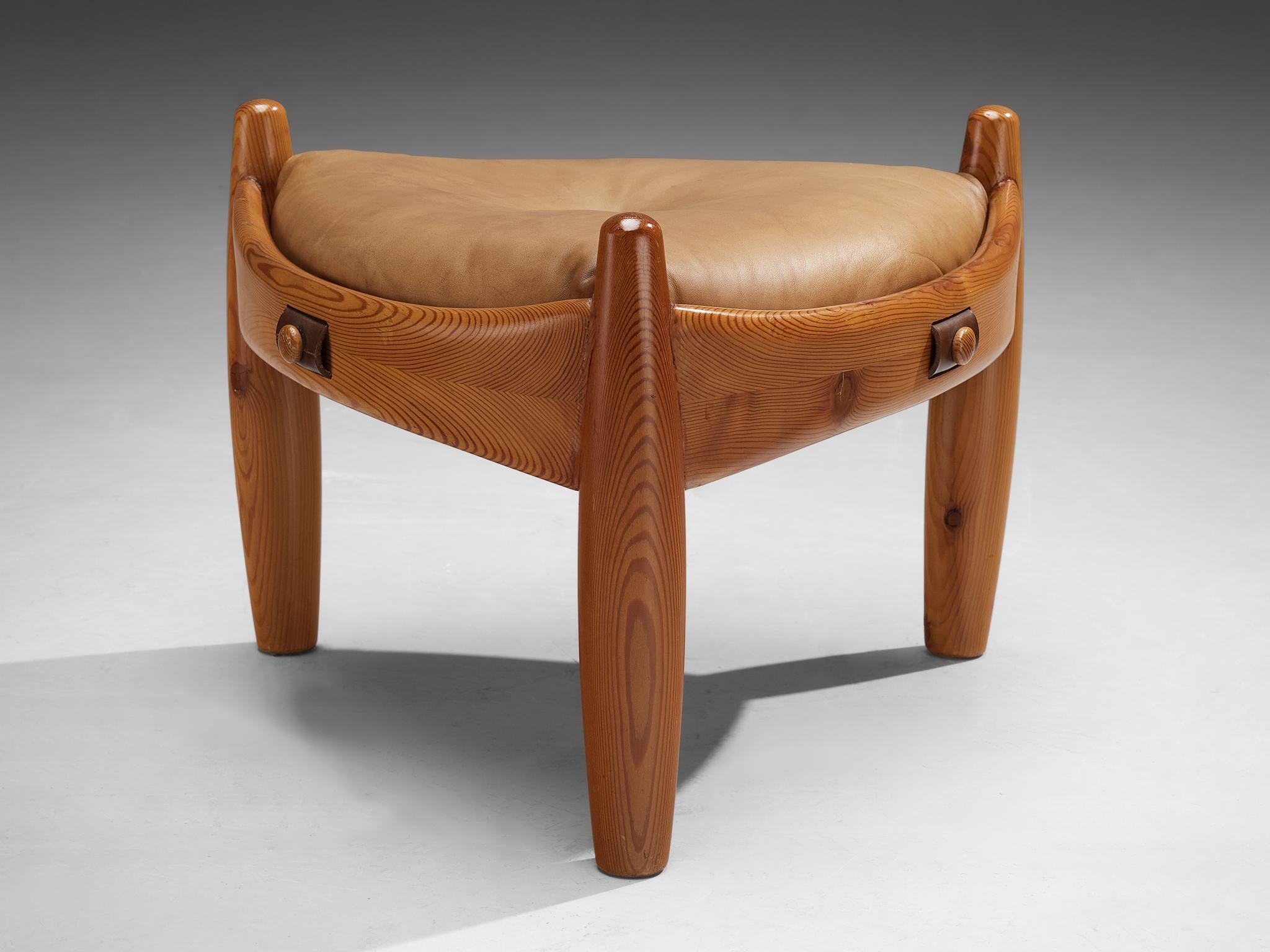Sergio Rodrigues pour ISA Bergamo tabourets « Sheriff » en pin massif en vente 5