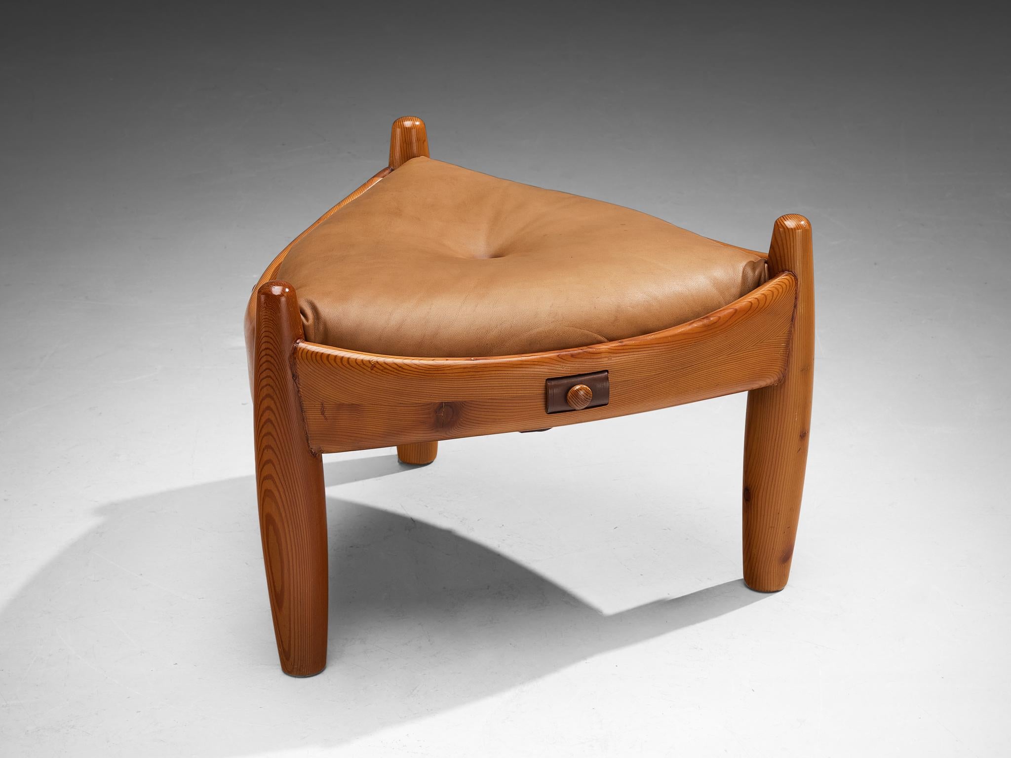 Mid-Century Modern Sergio Rodrigues pour ISA Bergamo tabourets « Sheriff » en pin massif en vente