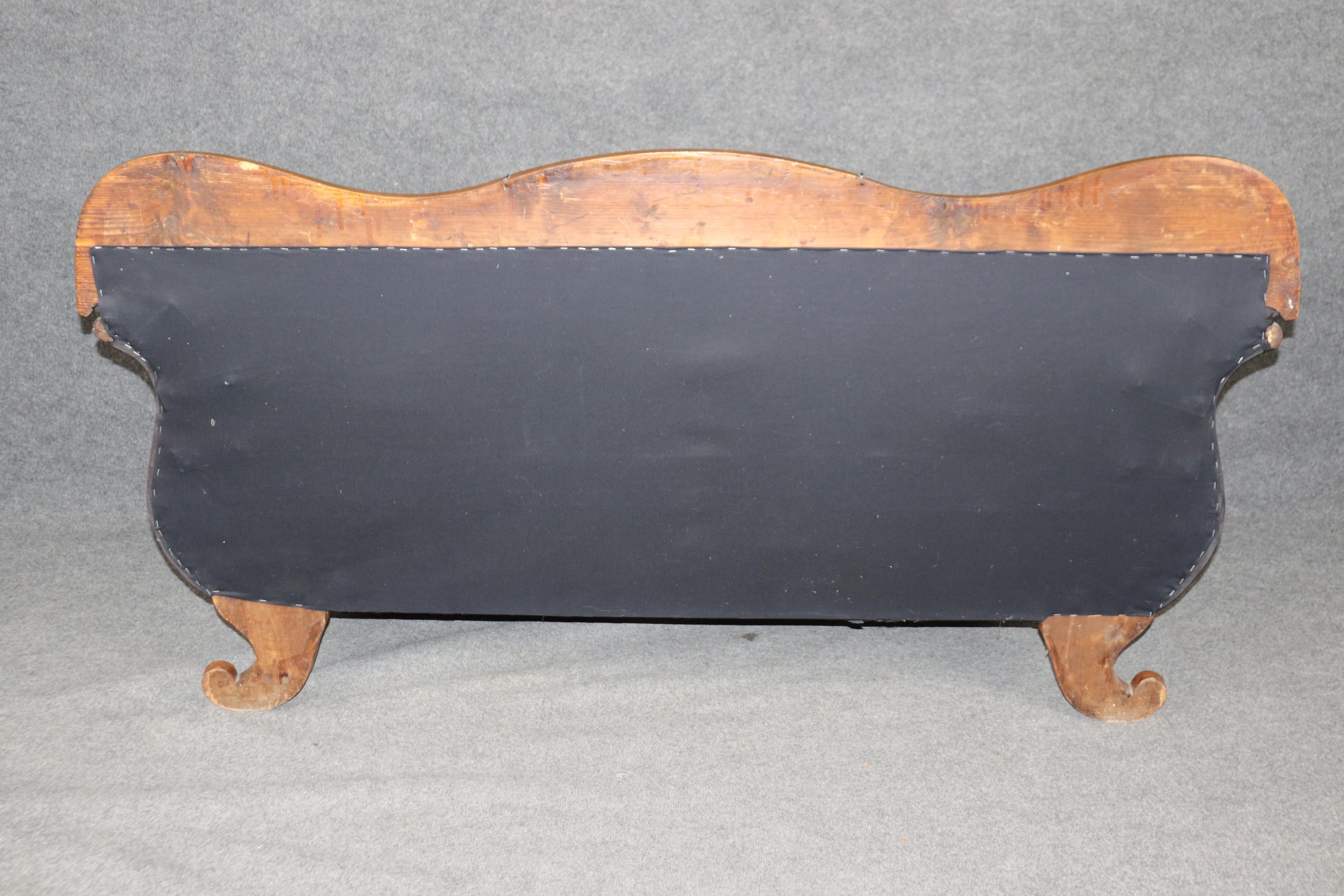 Raro Sofá Settee Serpentine de Abedul Austriaco Alemán Biedermeier de la época de 1860 en venta 9