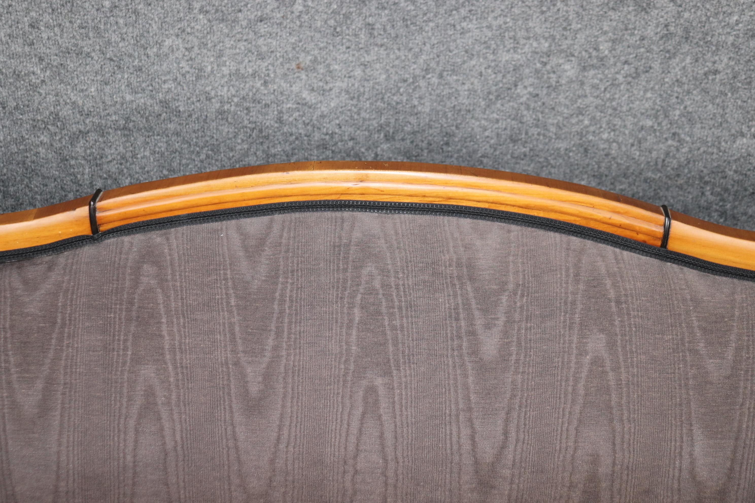 Raro Sofá Settee Serpentine de Abedul Austriaco Alemán Biedermeier de la época de 1860 en venta 13