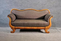 Seltene Serpentine Birke Österreichisch Deutsch Biedermeier Sofa Settee 1860s era