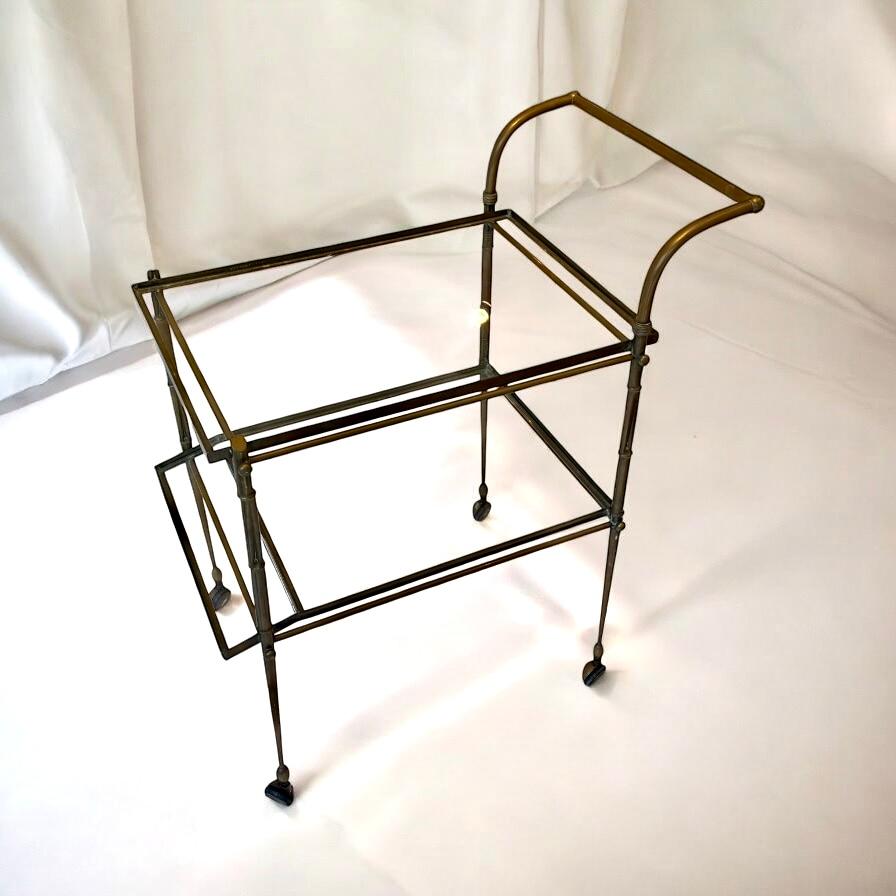 Mesa de servir rara Bambú de imitación Moderno de mediados de siglo en venta