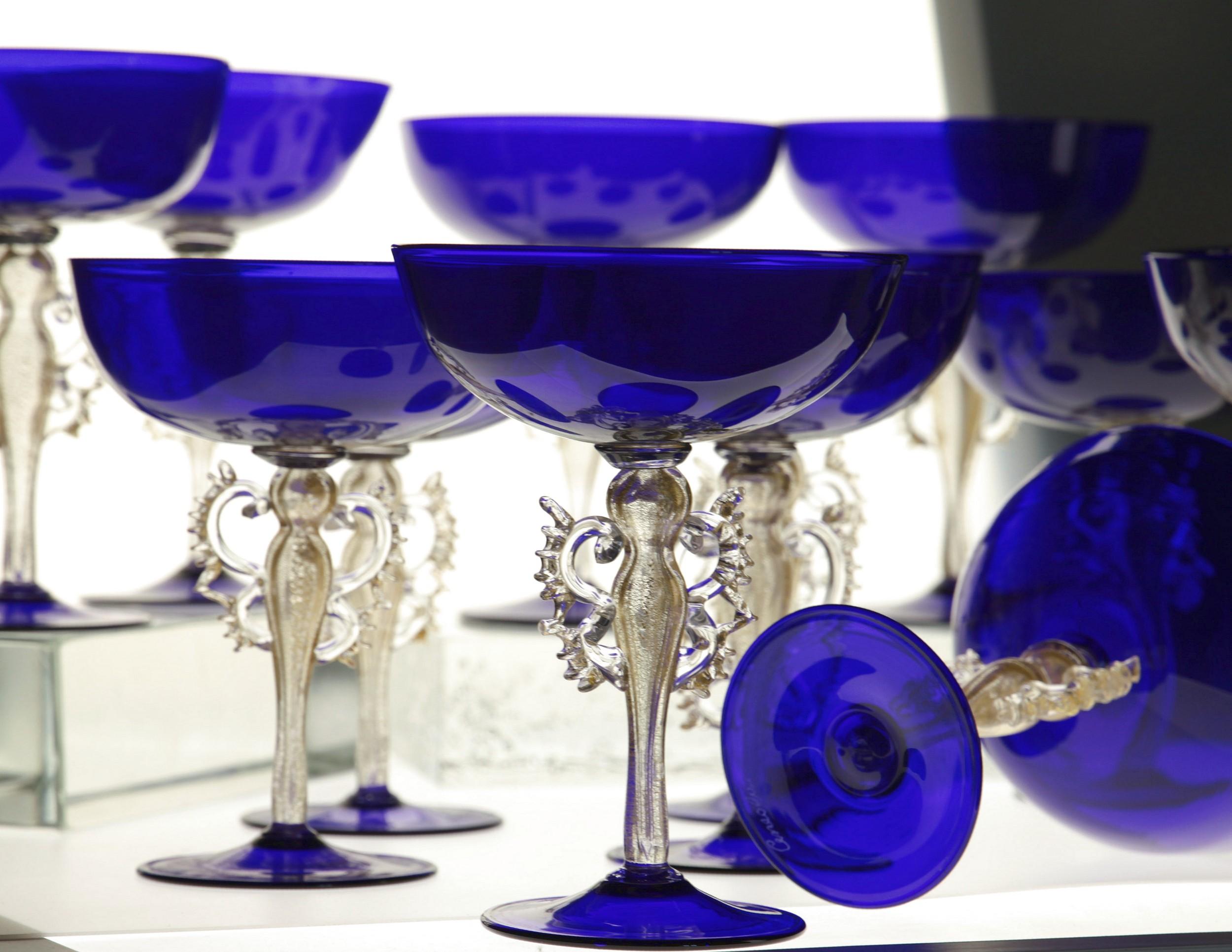 Rare Set, 12 Cenedese Champagne Goblets, Murano Cobalt Glass Gold Accent, Signed For Sale 4
