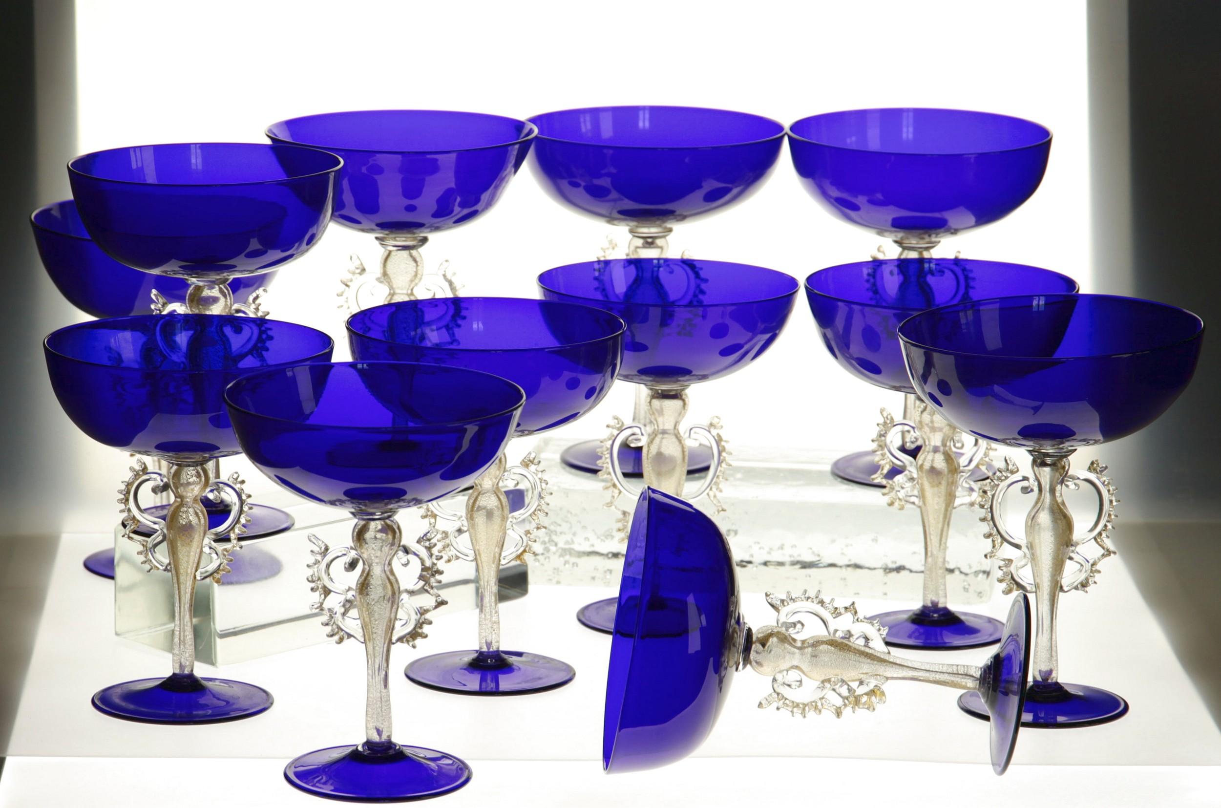 Rare Set, 12 Cenedese Champagne Goblets, Murano Cobalt Glass Gold Accent, Signed For Sale 11