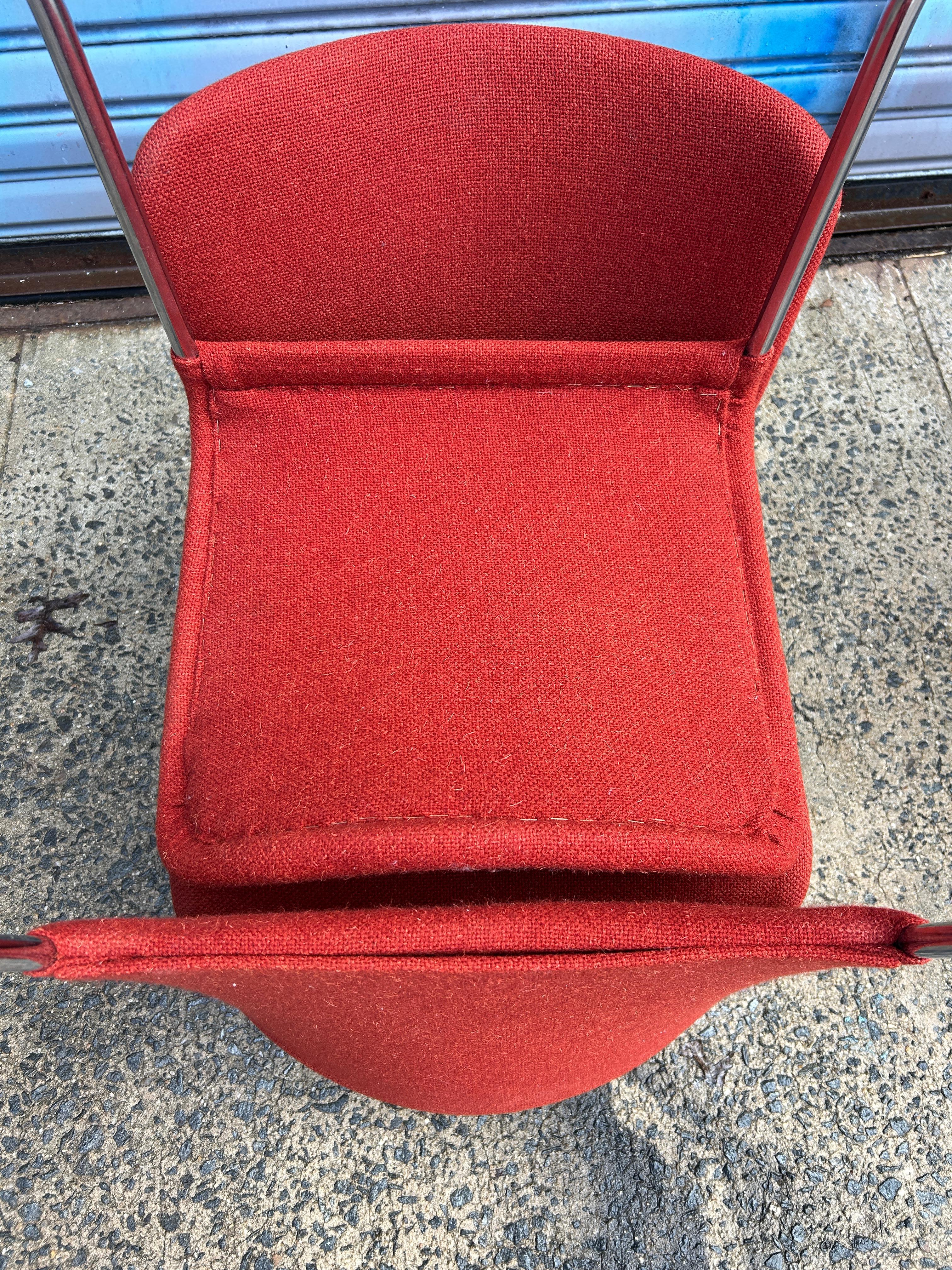 Rare Set (4) Ecco chrome rouge laine tissée Chaises empilables par Møre Design team en vente 6