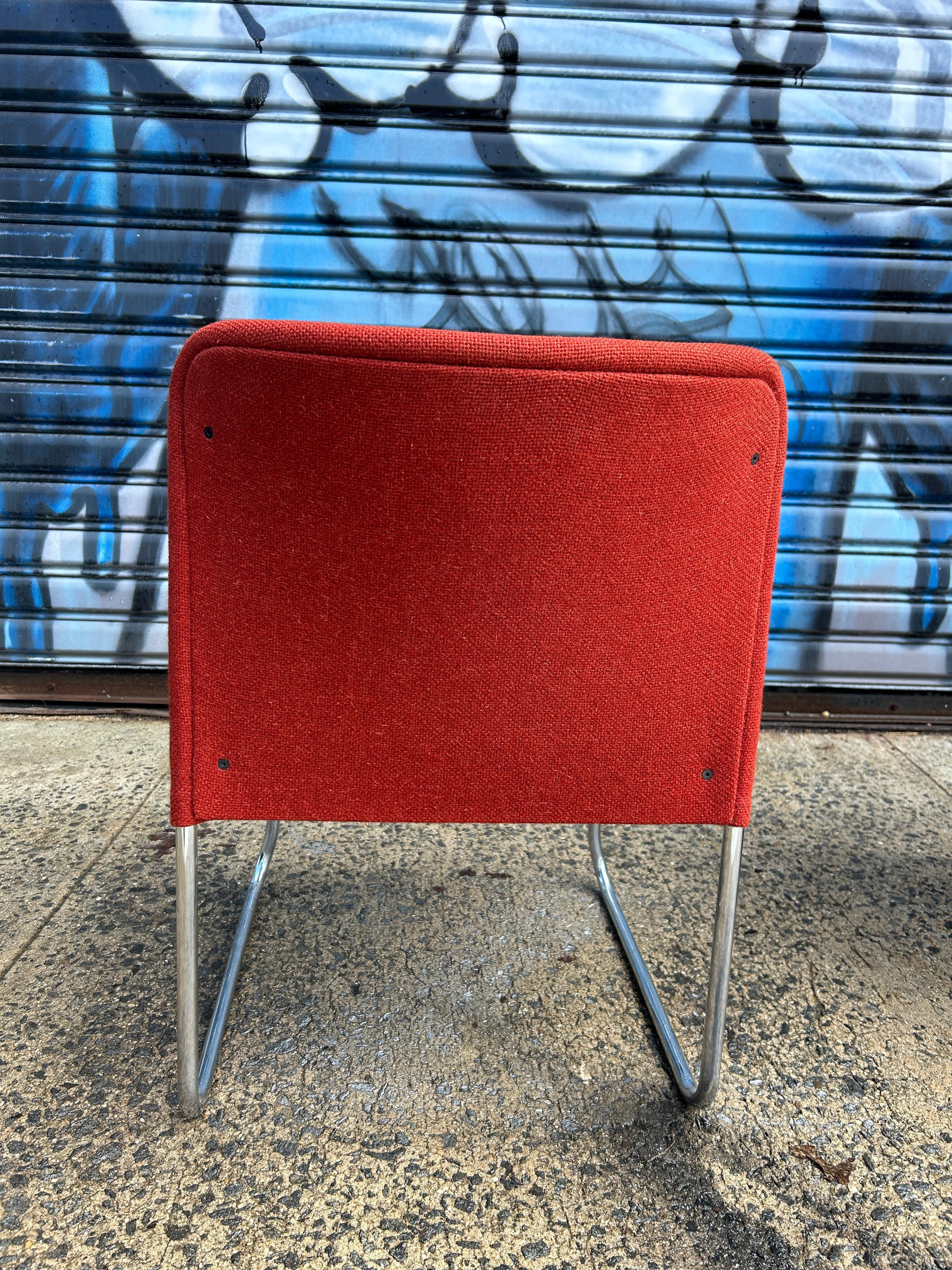 Rare Set (4) Ecco chrome rouge laine tissée Chaises empilables par Møre Design team en vente 2