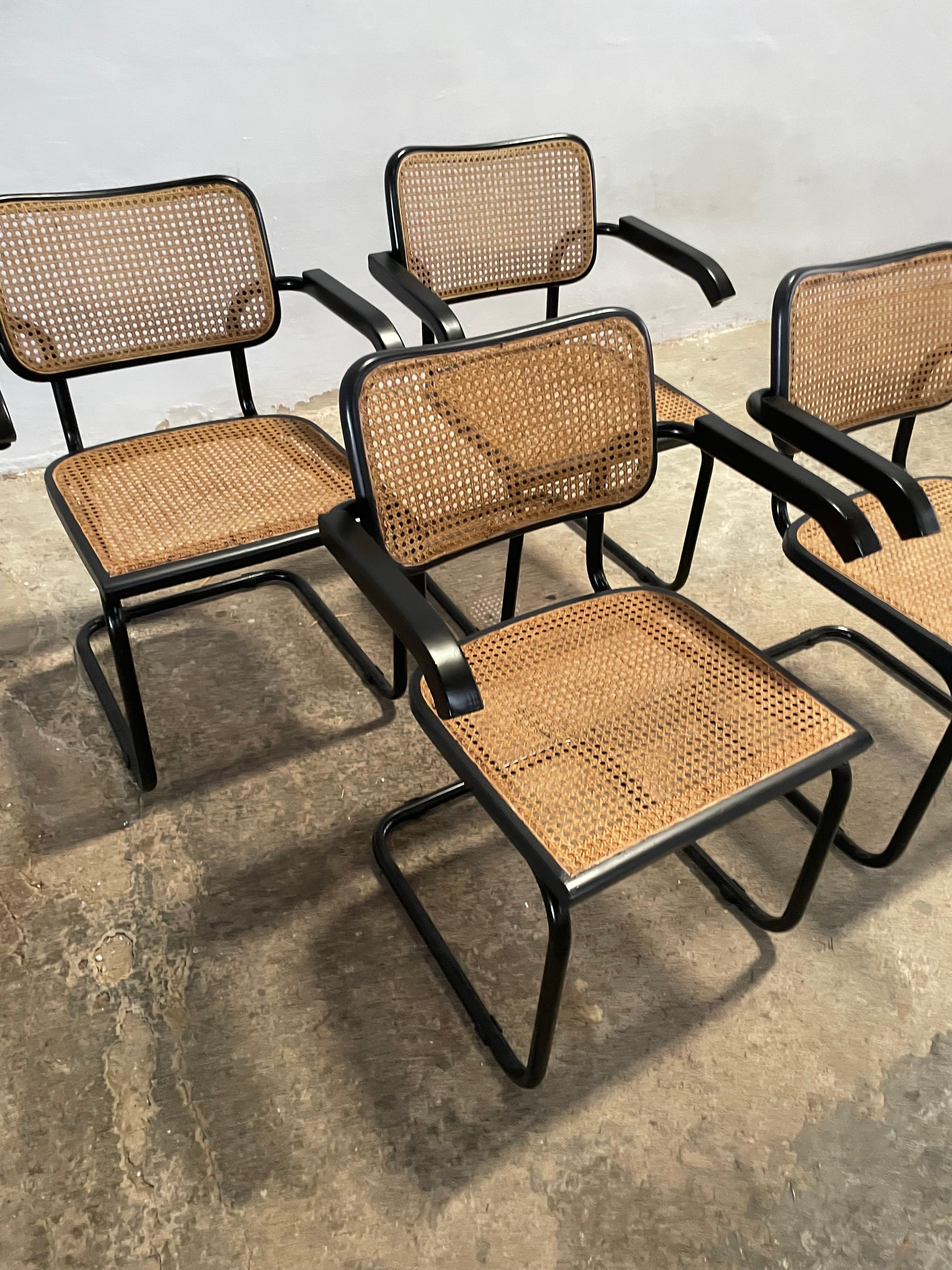 italien Ensemble rare de chaises Cesca noires par Marcel Breuer, Italie, 1970 en vente