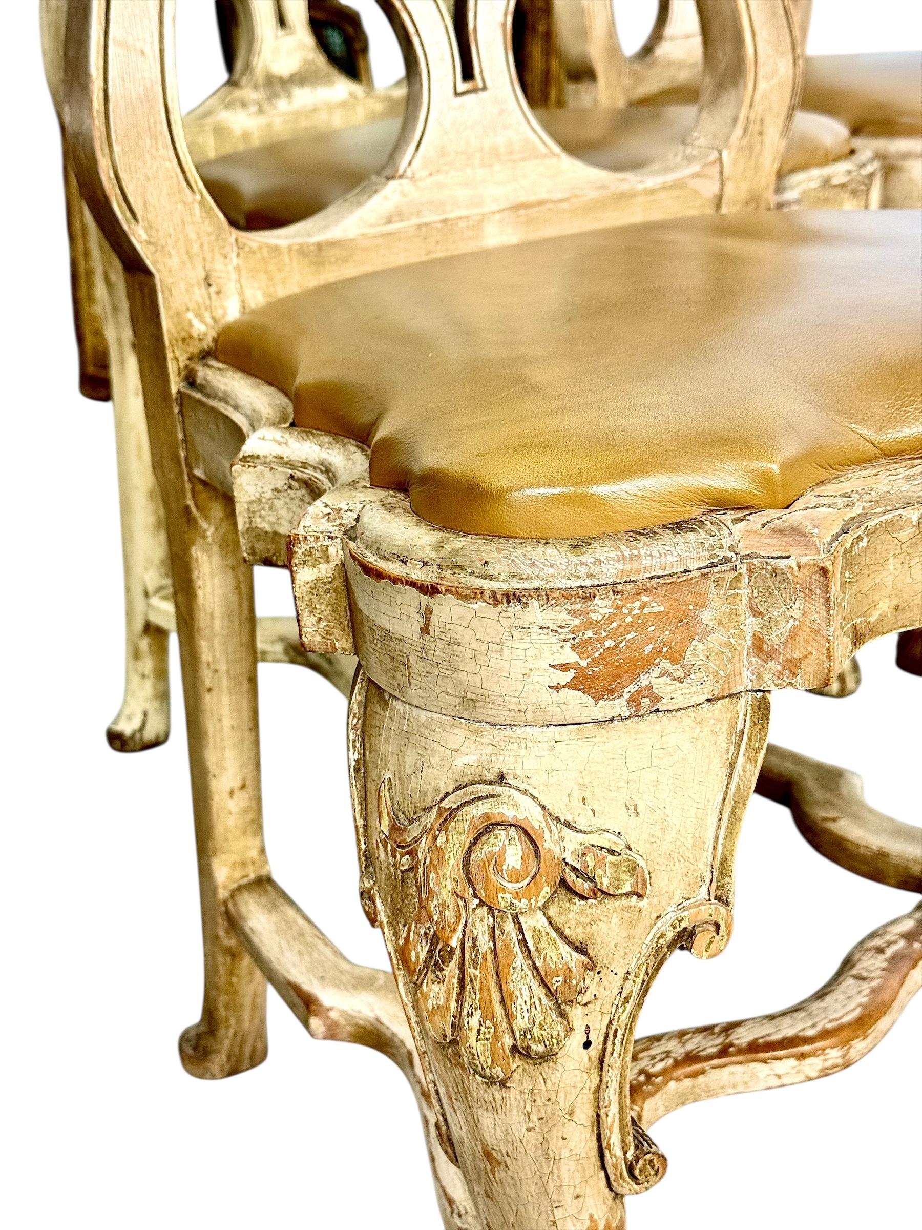 Rare ensemble de 10 chaises de salle à manger rococo italiennes à la patine vieillie, c.1800 en vente 5