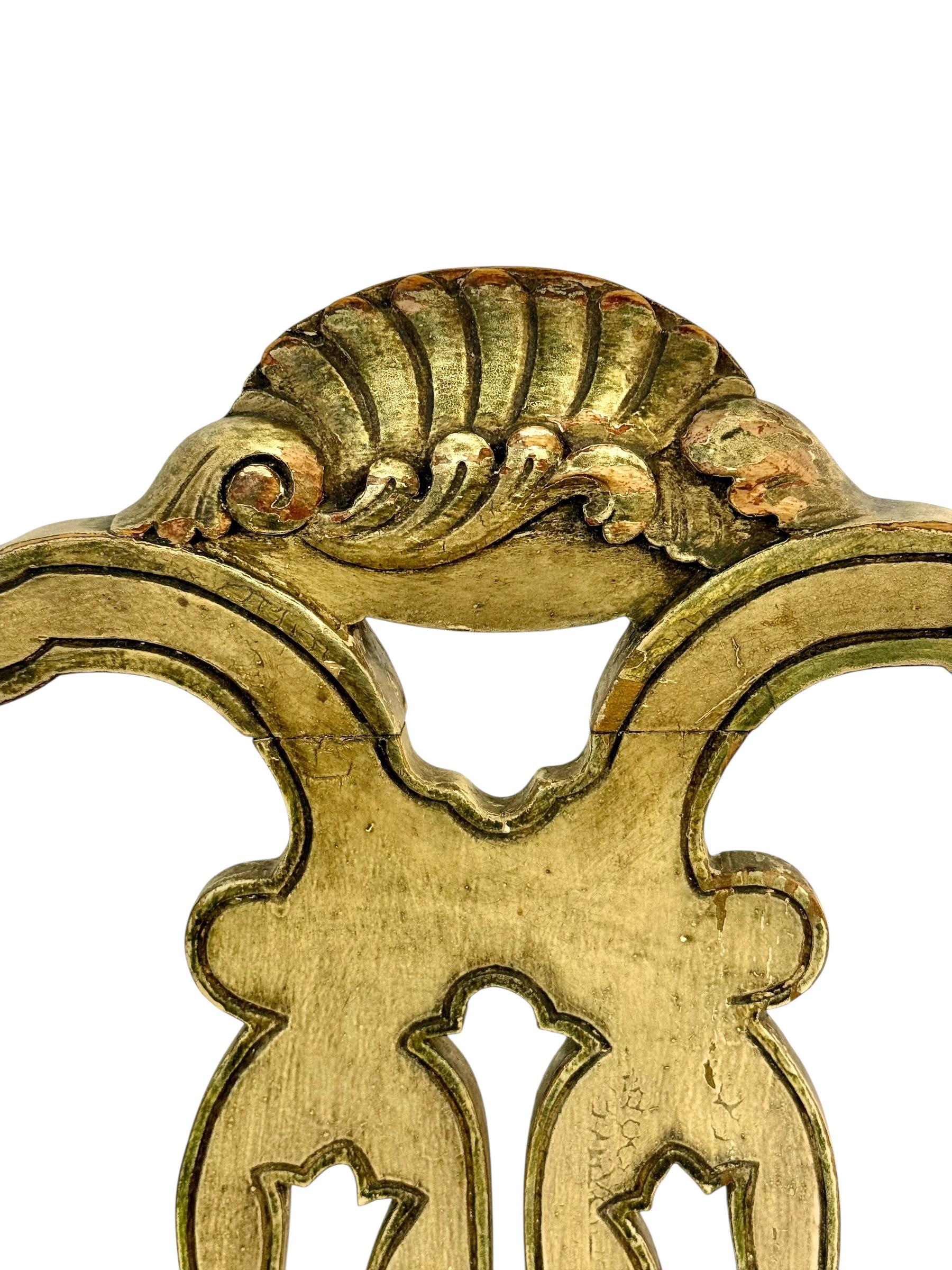 Rare ensemble de 10 chaises de salle à manger rococo italiennes à la patine vieillie, c.1800 en vente 8
